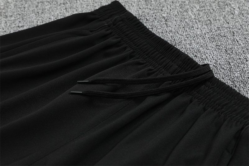 25/26 Manchester United black Half Zip Training Kit (Adult Kids Kit)