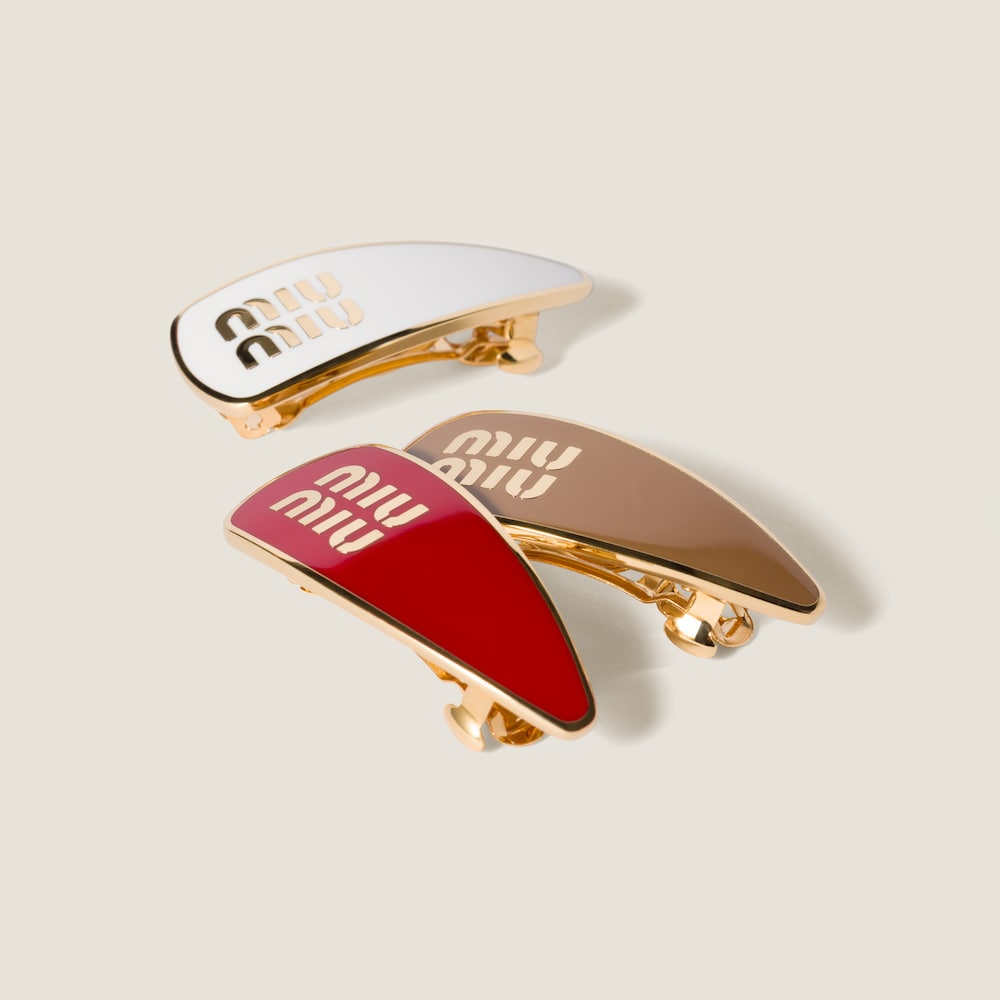 Enamelled metal clips