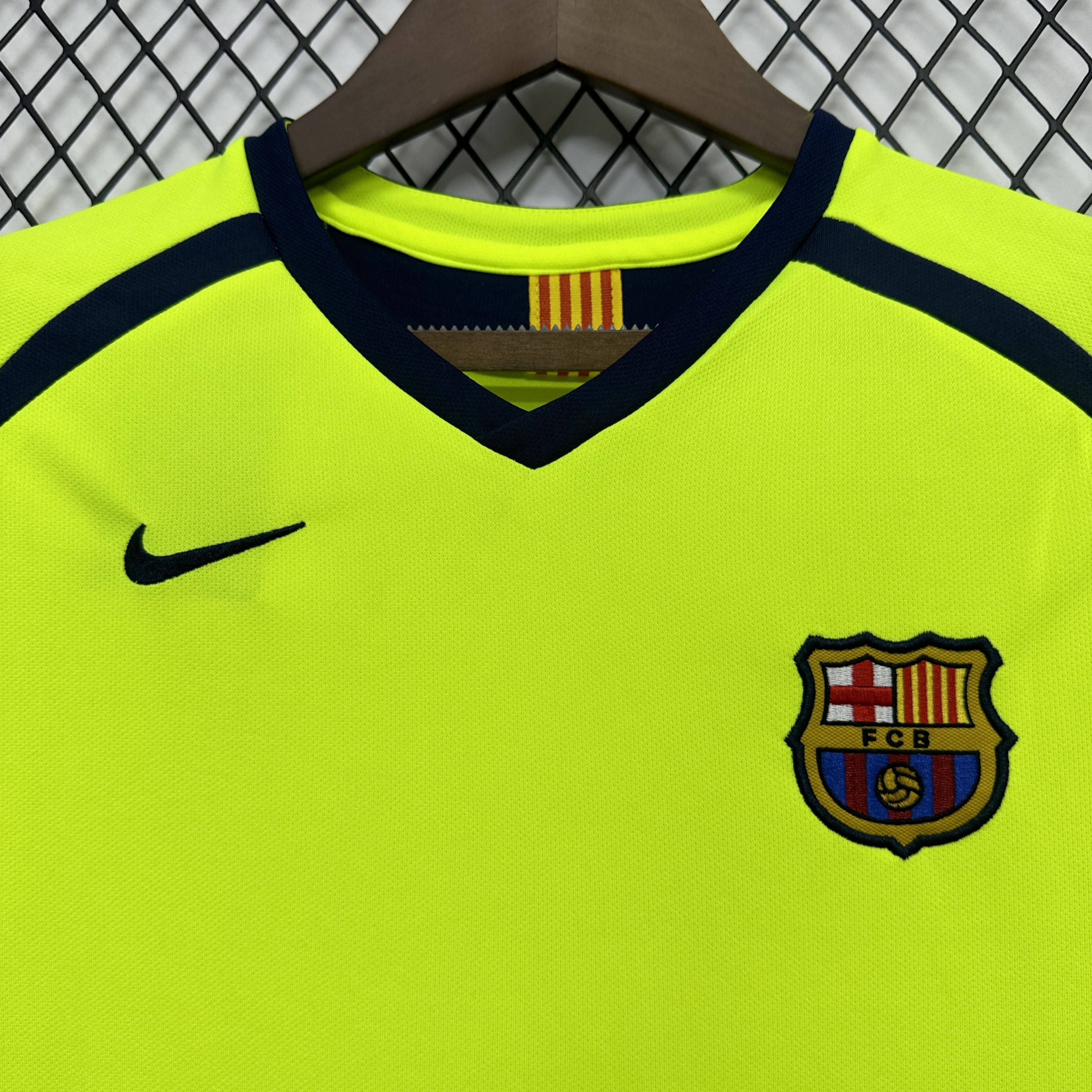 2005/2006 Barcelona Retro Away Kids Kit(Kids Kit)