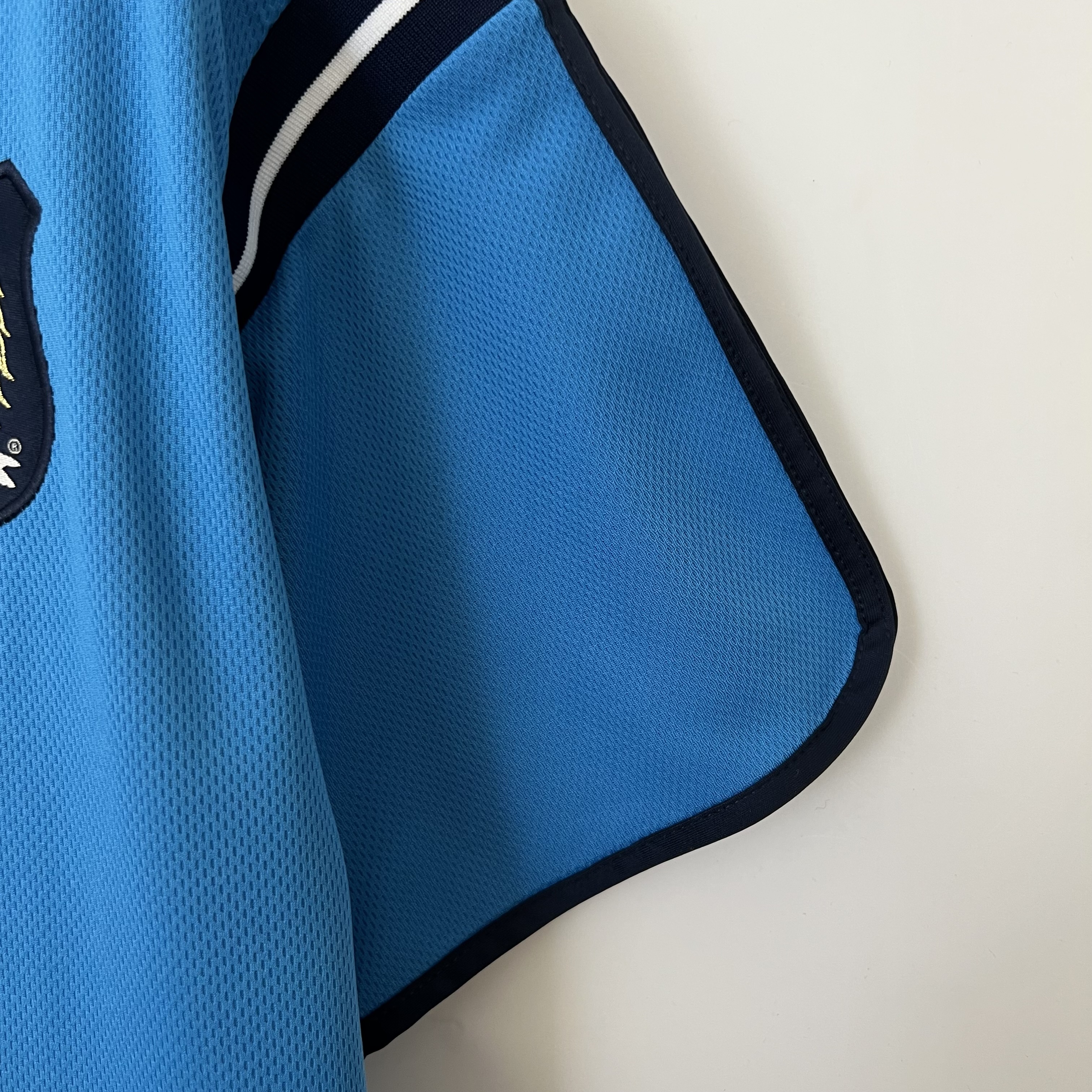 2001/2002 Manchester City Retro Home Football Shirt