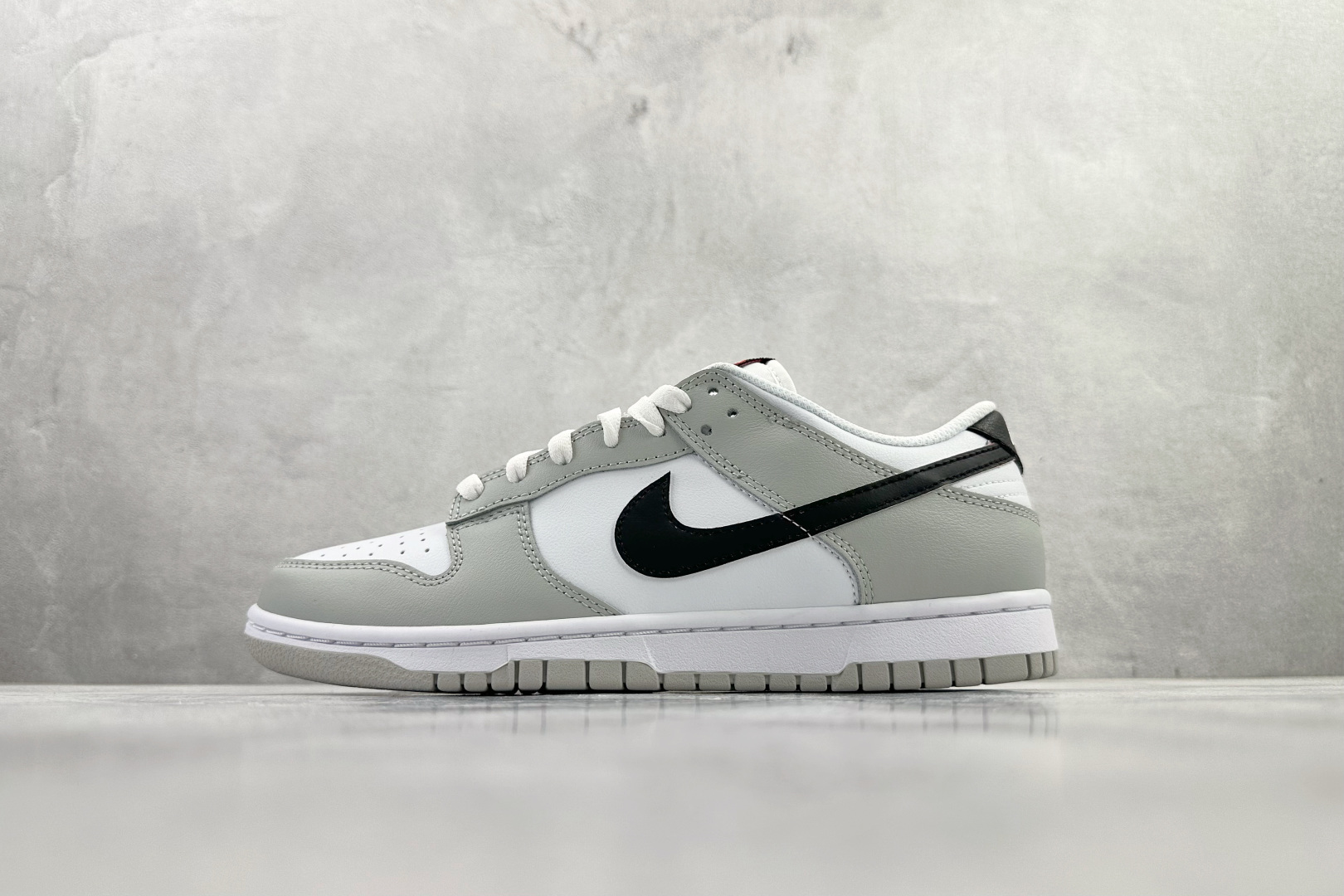 Nike Dunk  SB Shoes