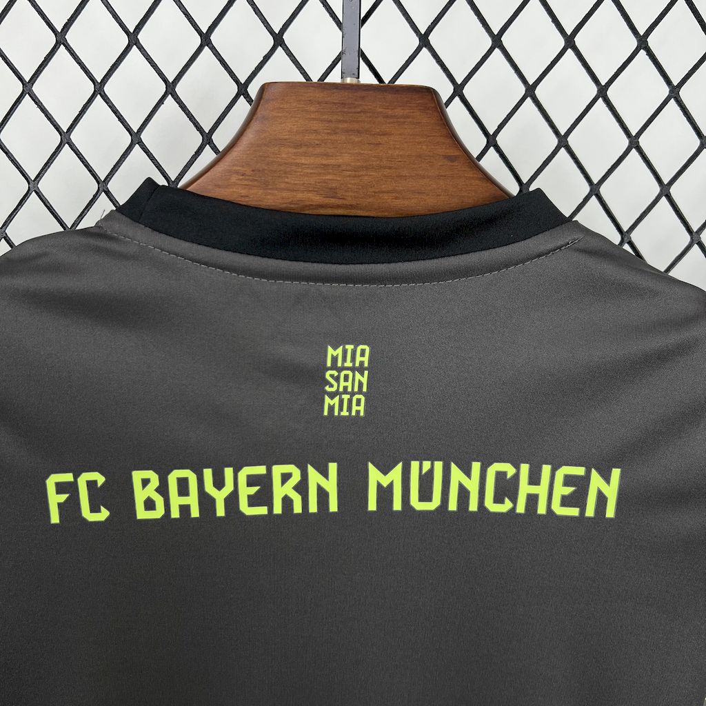 2025/2026 Bayern Munich Goalkeeper Kit Black (Kids Kit socks)