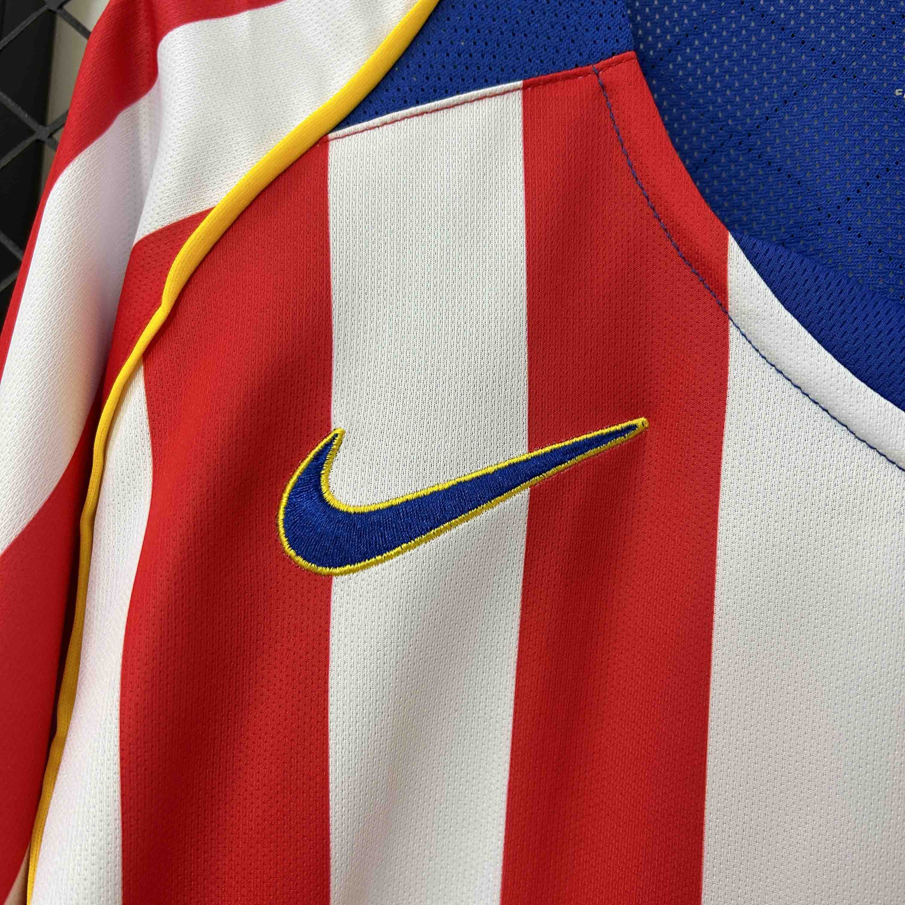 2004/2005 Atletico Madrid Retro Home Long Sleeved Football Shirt