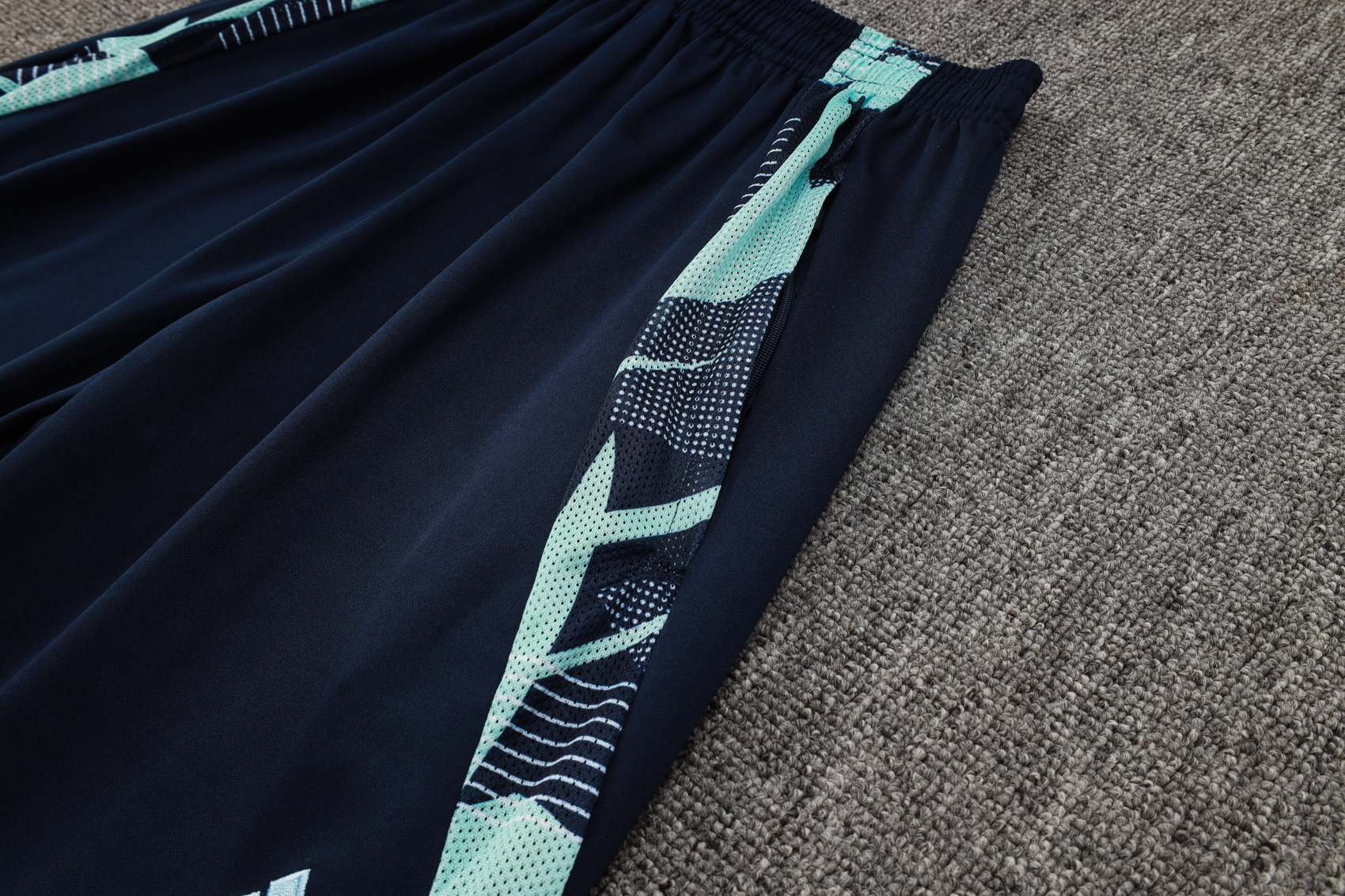 2024/2025 Real Madrid Light Green Adult Half Zip Training Kit (Adult Kit)