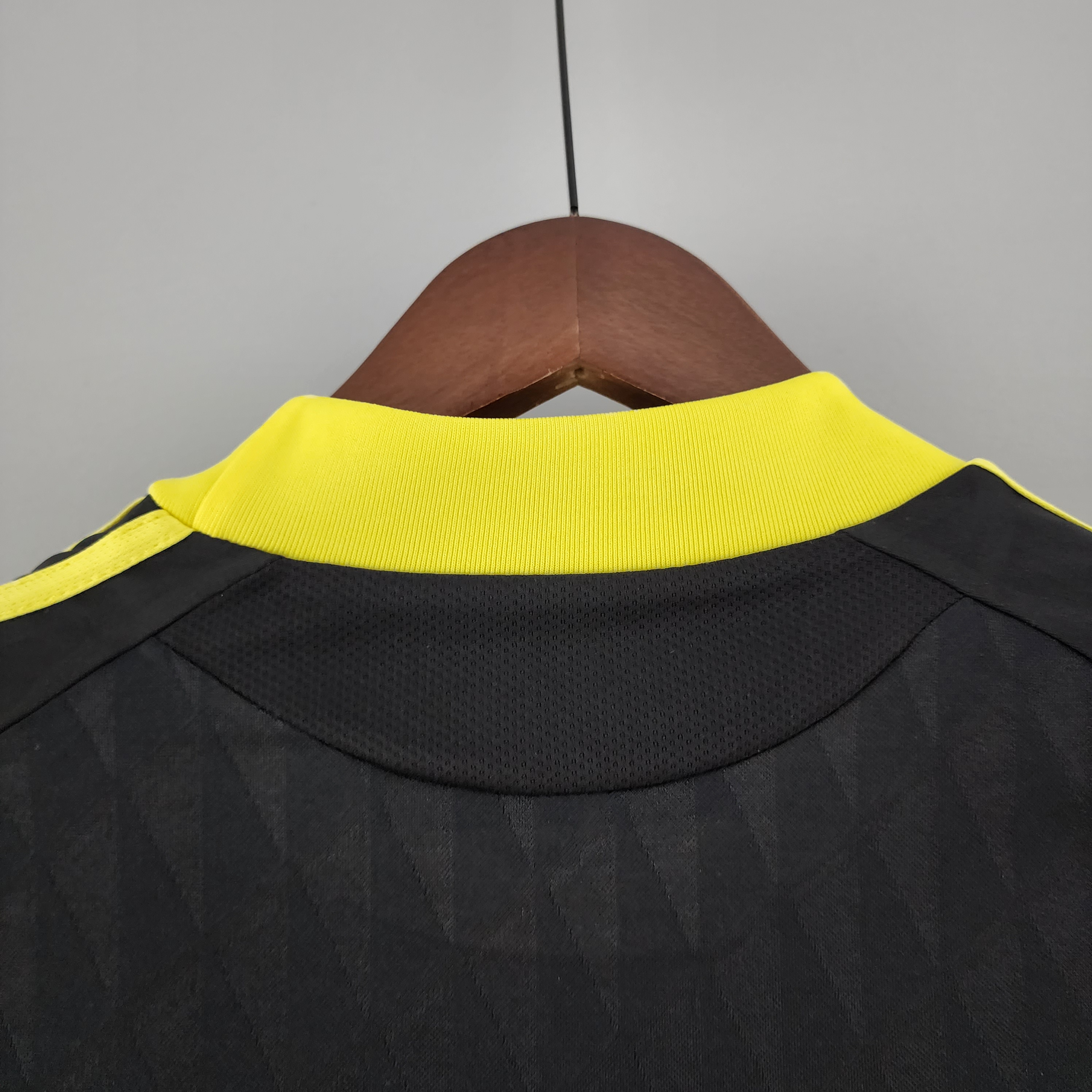 2010/2011 Liverpool Retro Away Football Shirt