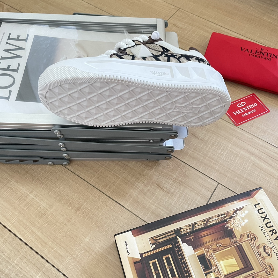 Valentino Garavani One Stud XL