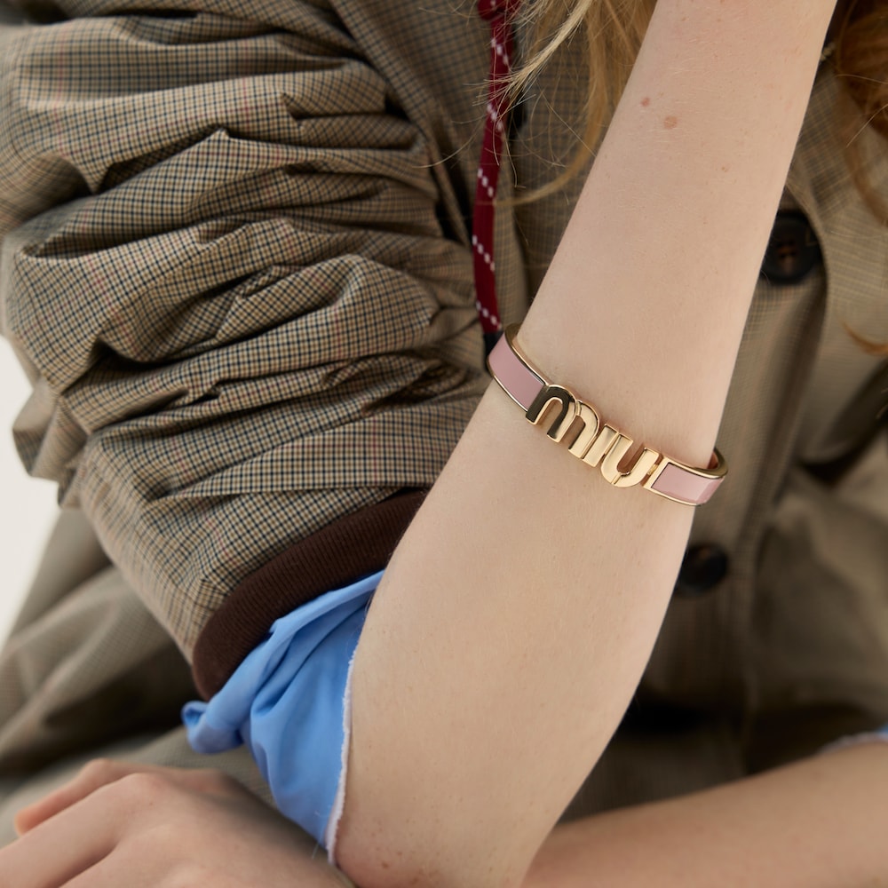 Enameled metal bracelet