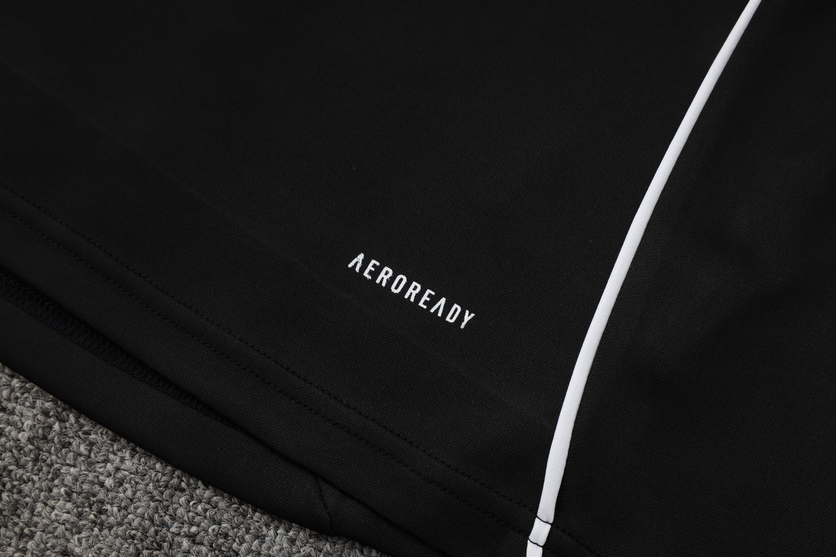 2024/2025 Real Madrid Black Adult Half Zip Training Kit (Adult Kit)