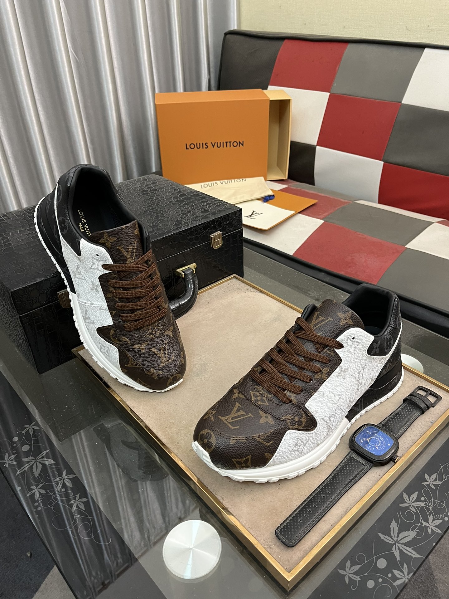 LV Louis vuitton Run Away