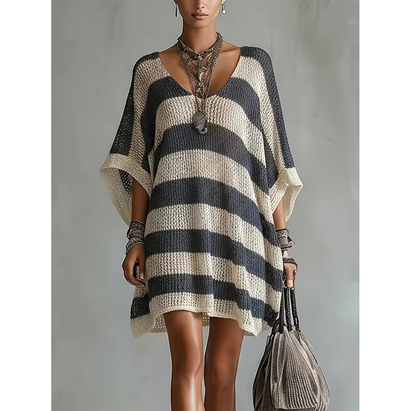OVERSIZED TUNIEKJURK VOOR DAMES MET V-HALS EN OPENGEWERKT BREISEL – GESTREEPTE STRANDTUNIEK
