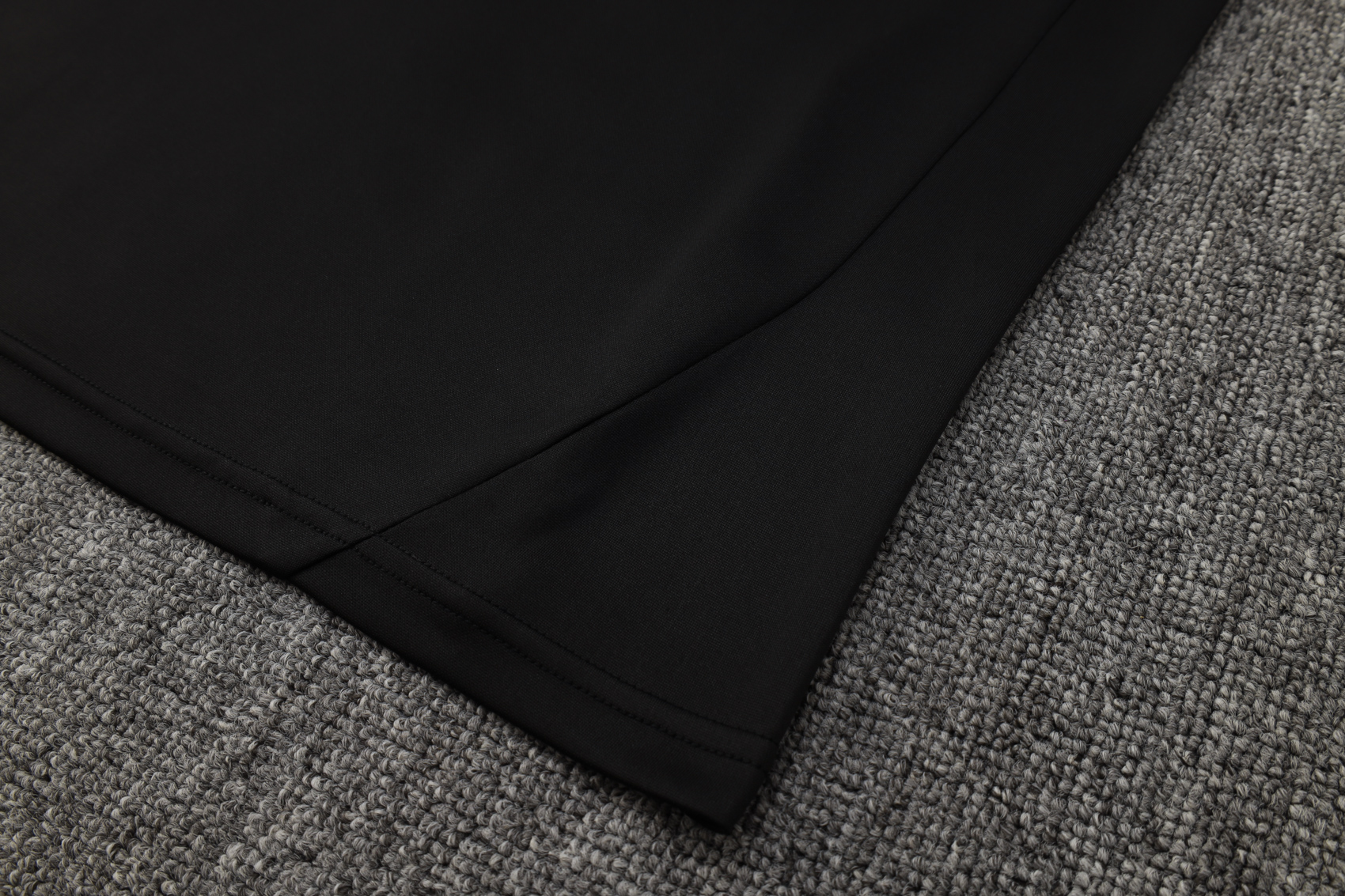 2024/2025 Real Madrid Black Adult Half Zip Training Kit (Adult Kit)