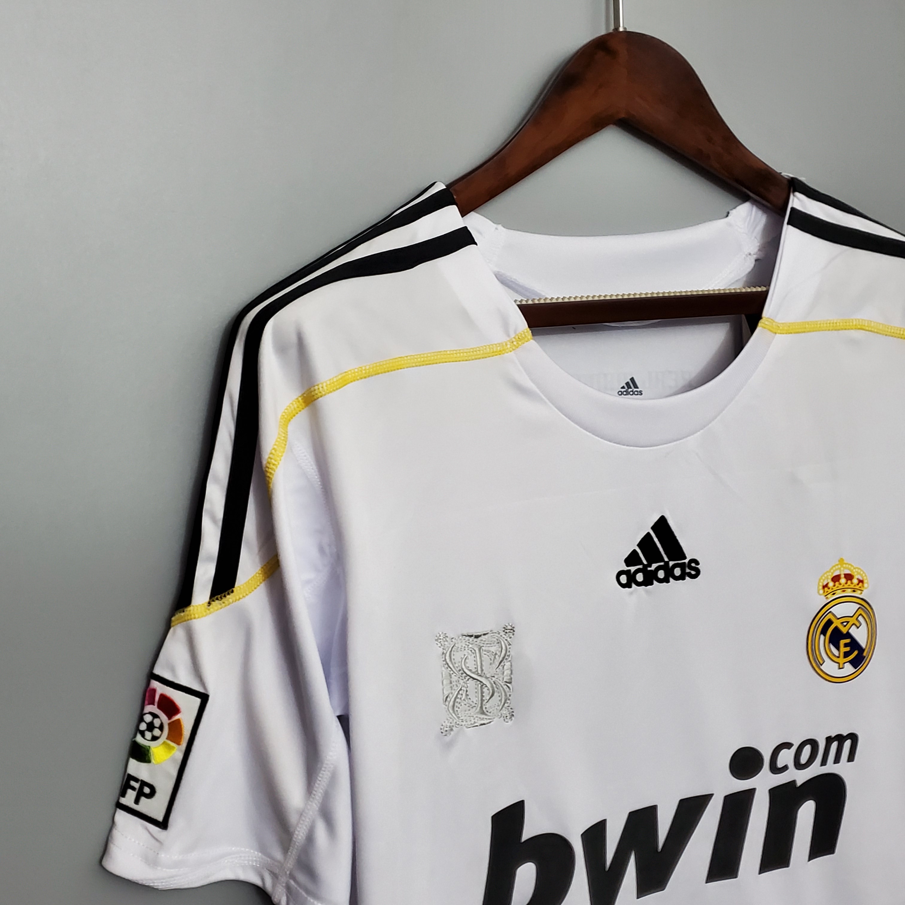 2009/2010 Real Madrid Home Retro Football Shirt