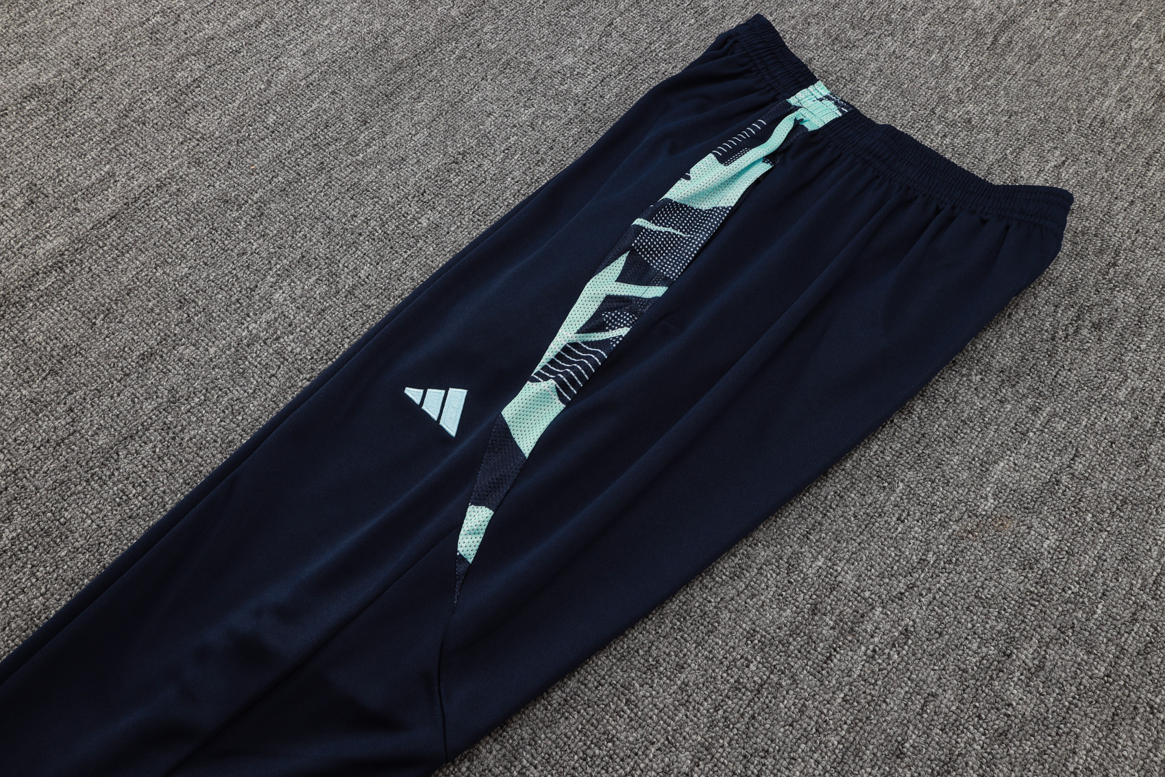 2024/2025 Real Madrid Light Green Adult Half Zip Training Kit (Adult Kit)