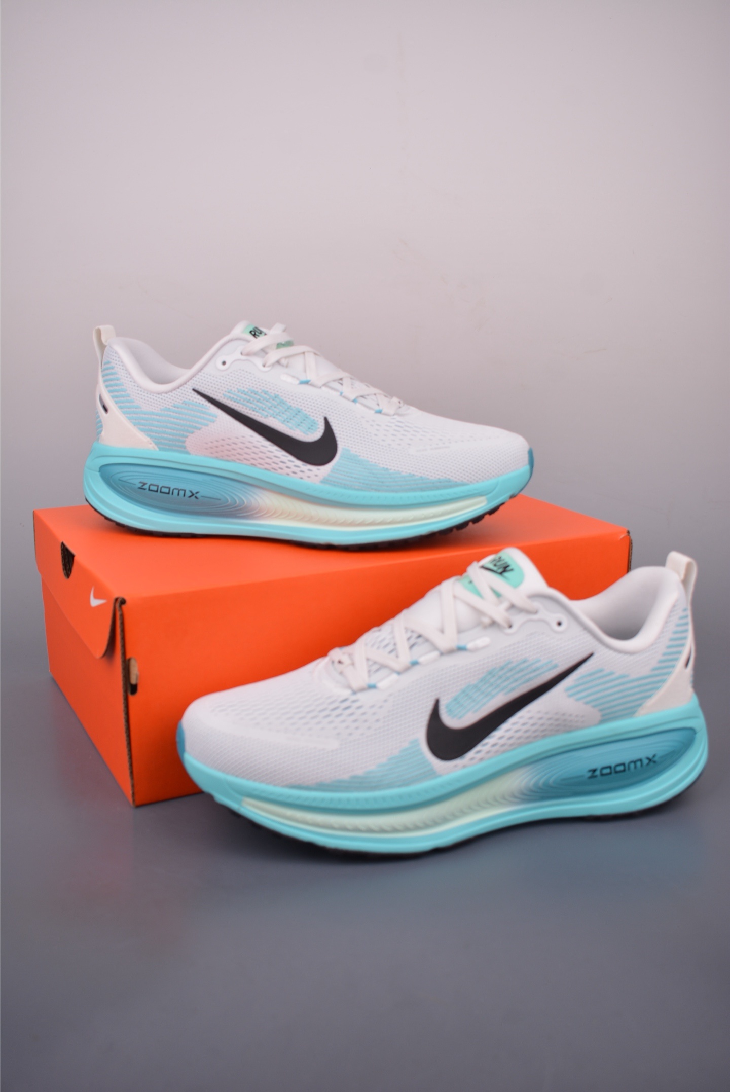 NIKE VOMERO18