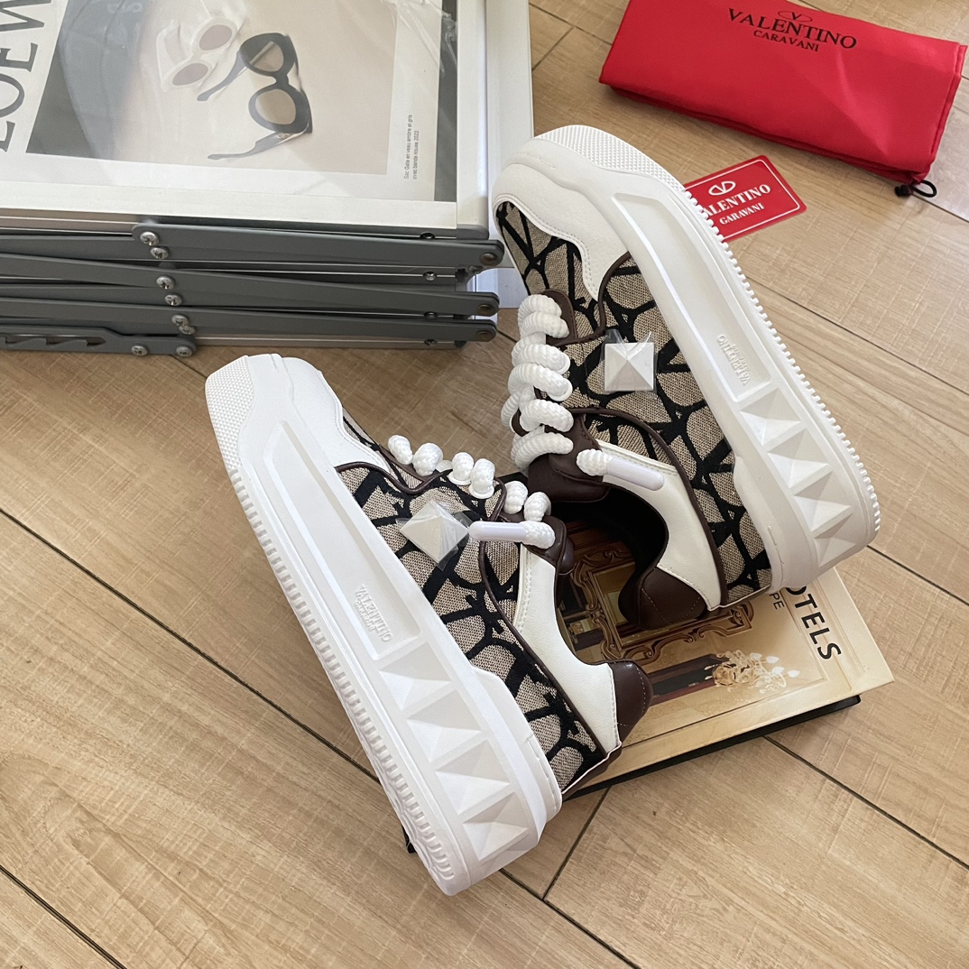 Valentino Garavani One Stud XL