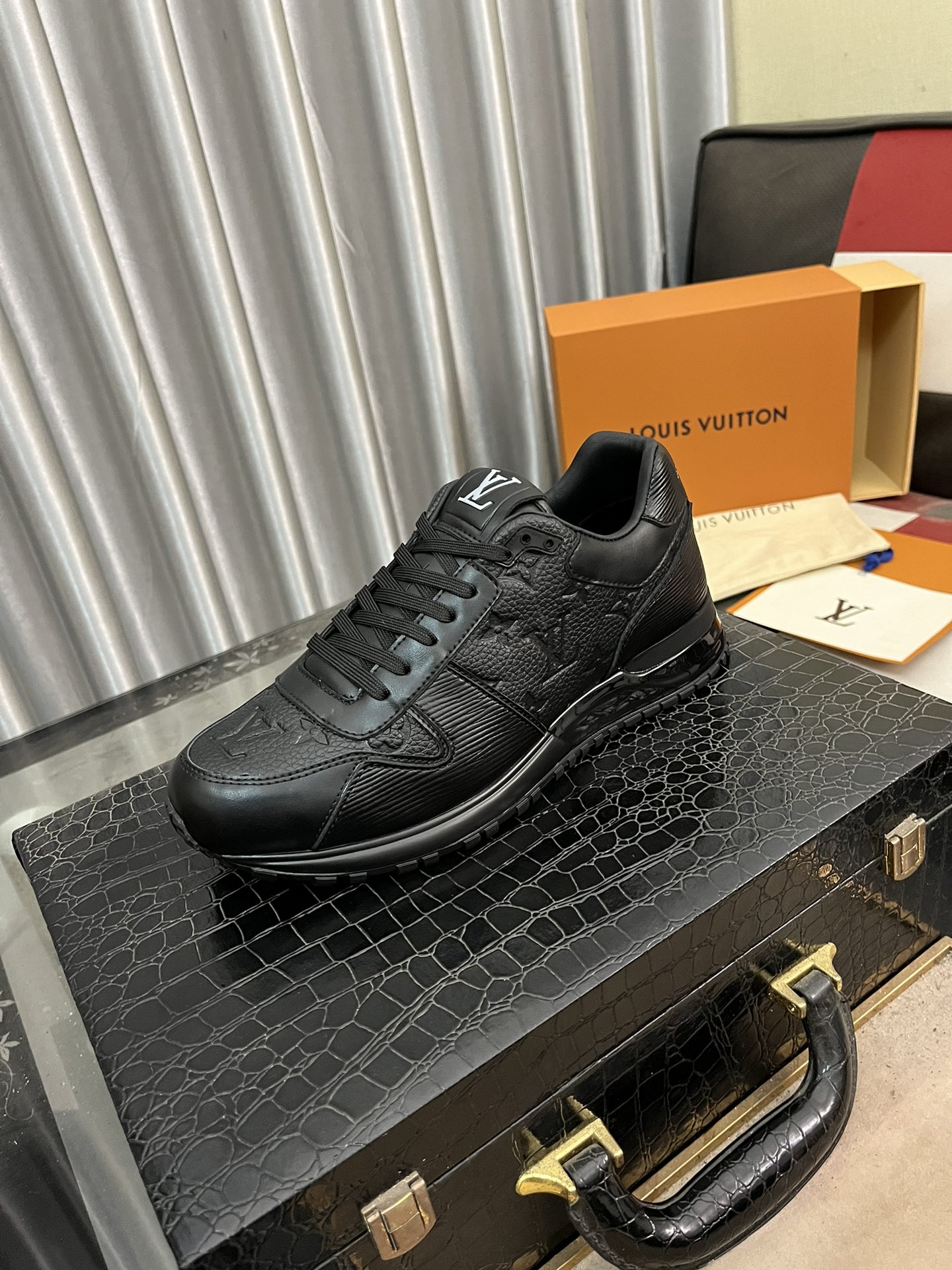 LV Louis vuitton Run Away