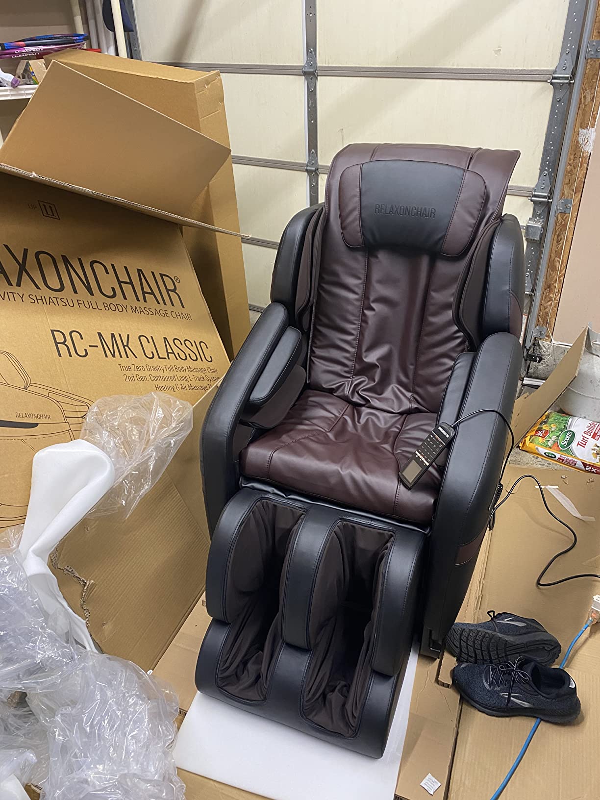Full Body Zero Gravity Shiatsu Massage Chair with Built-in Heat and Air Massage System