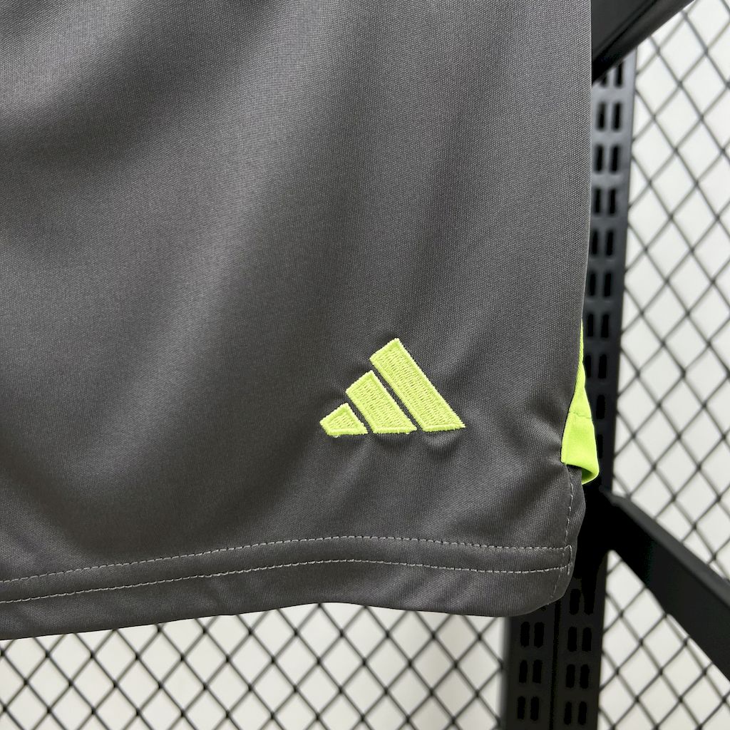 2025/2026 Bayern Munich Goalkeeper Kit Black (Kids Kit socks)