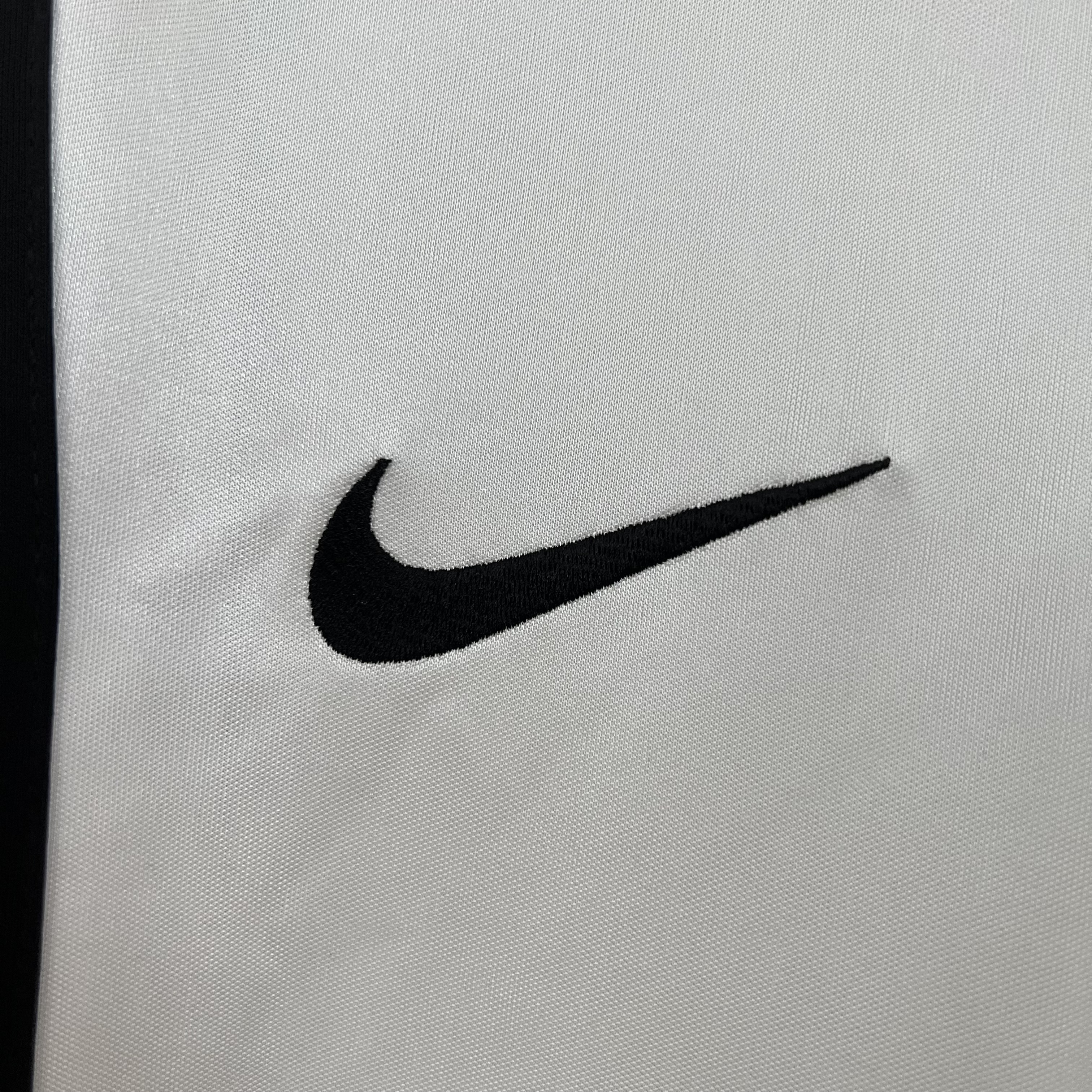 2000/2001 Valencia Home Retro Football Shirt