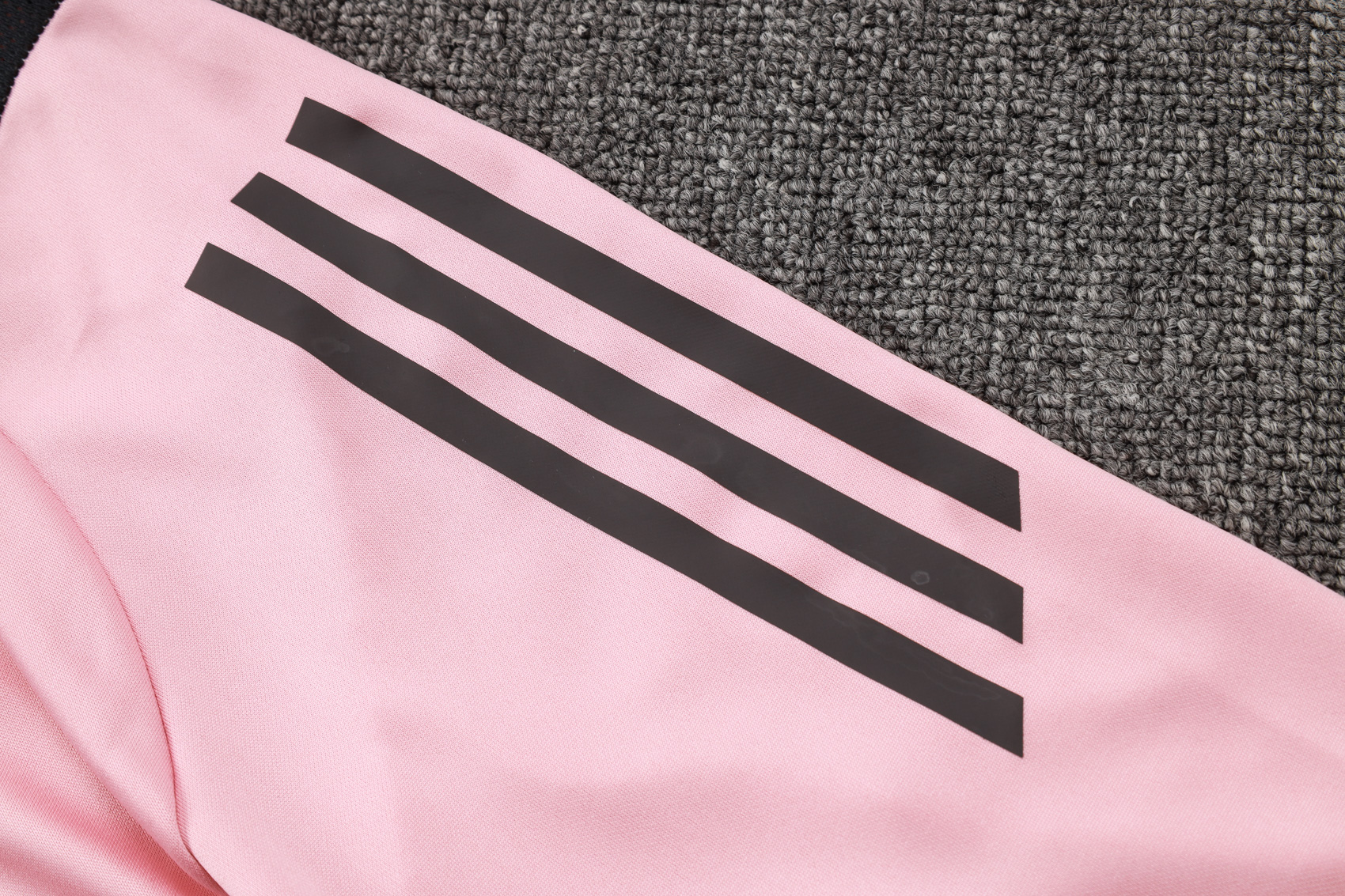 2024/2025 Real Madrid Pink Adult Half Zip Training Kit (Adult Kit)