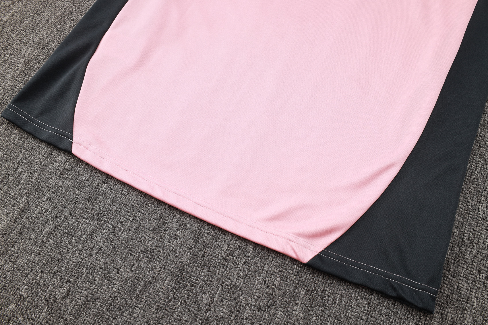 2024/2025 Real Madrid Pink Adult Half Zip Training Kit (Adult Kit)