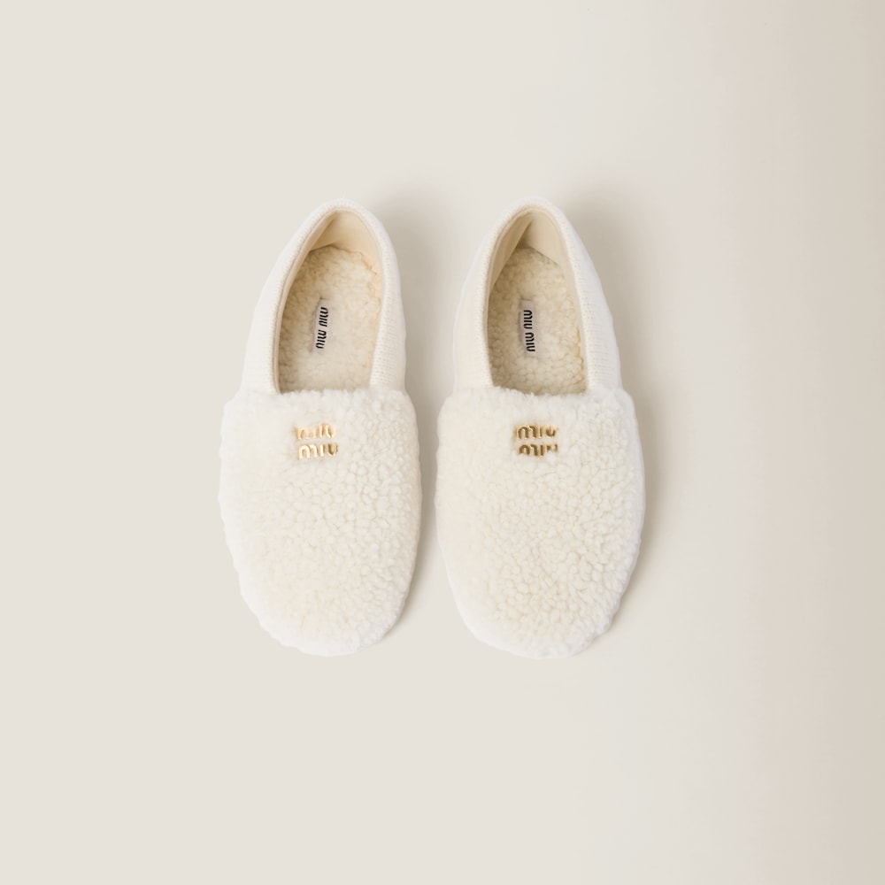 Wool, cashmere and shearling slippers with cashmere case
