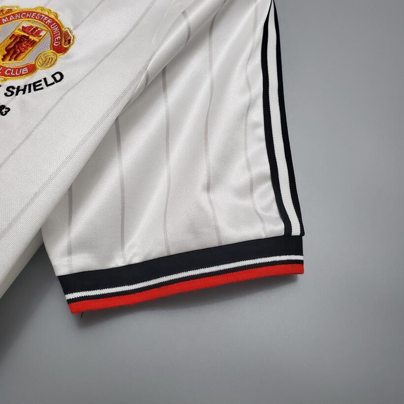 1983 Manchester United Away retro football jersey