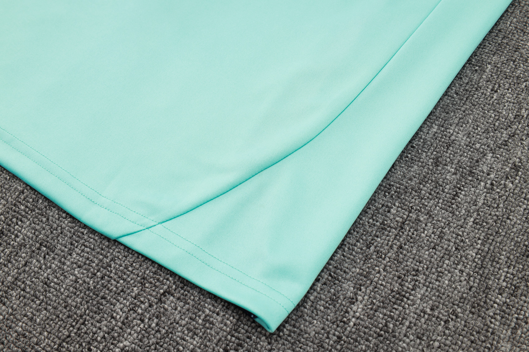 2024/2025 Real Madrid Light Green Adult Half Zip Training Kit (Adult Kit)