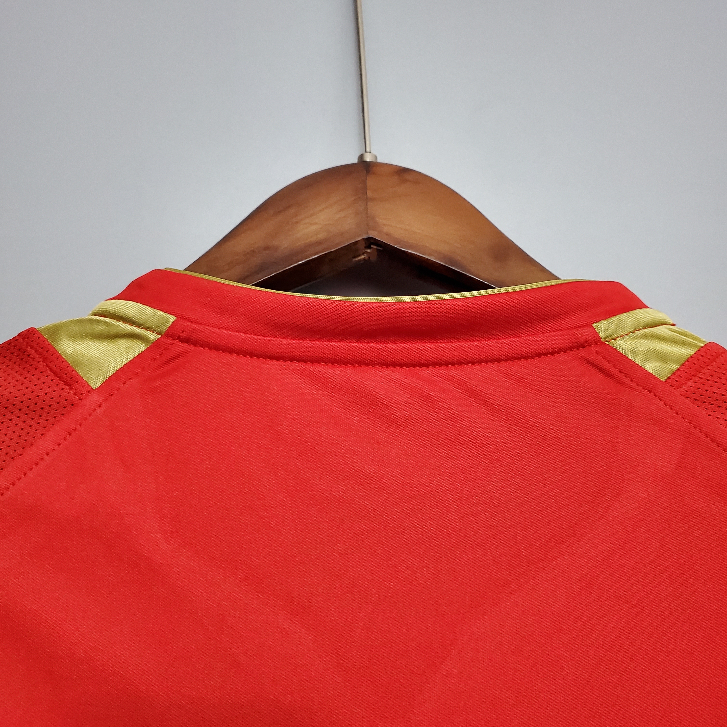 2004/2005 Liverpool Retro Home Football Shirt