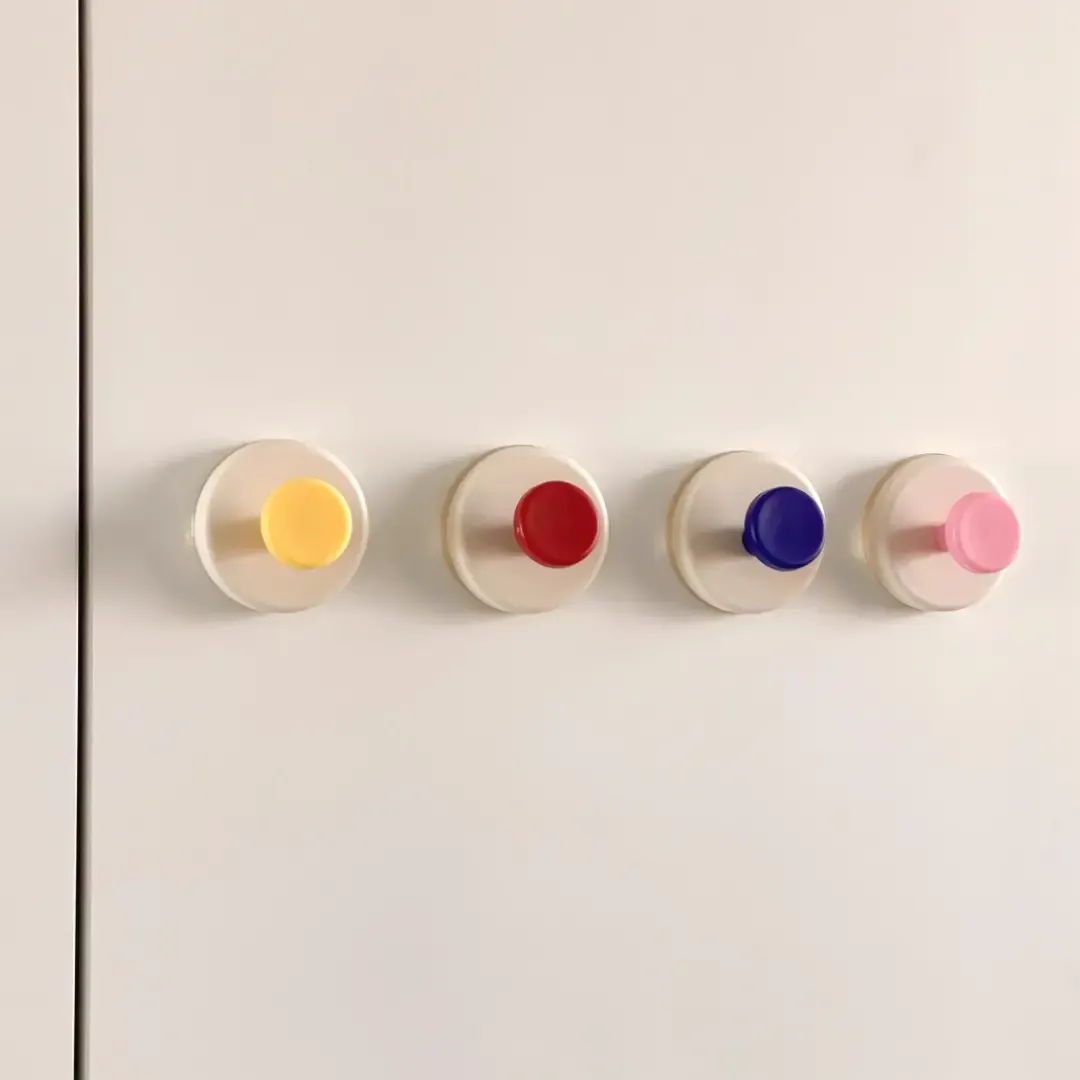 Set of 4 dopamine-colored suction cup hooks, heavy-duty non-porous wall hooks, suitable for behind the entrance door, for storing keys, backpacks, hats, adhesive hooks, wall-mounted coat hooks, an ideal wall storage solution for easy organization