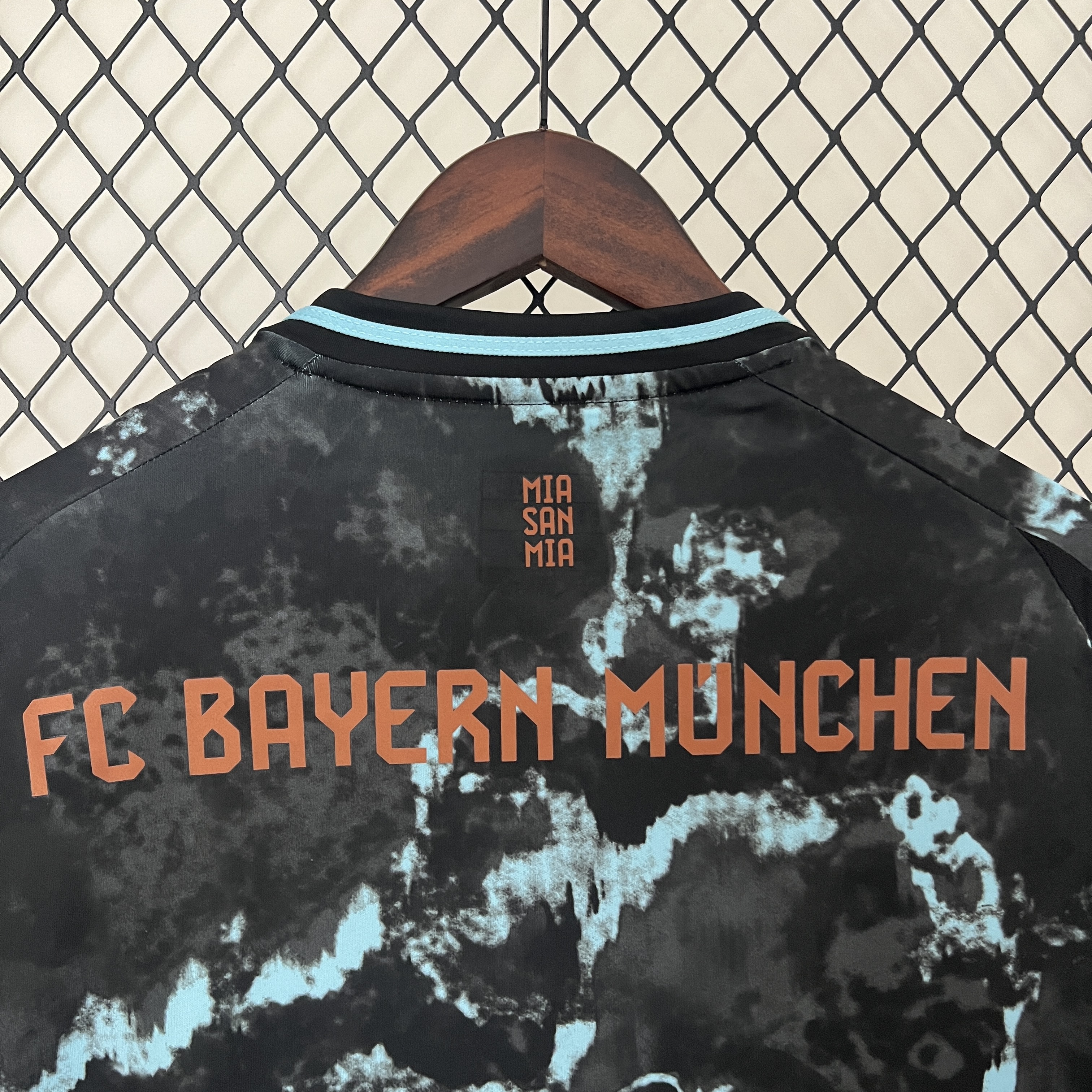 2024/2025 Bayern Munich Away Football Shirt (Fan Edition)