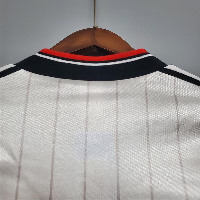 1983 Manchester United Away retro football jersey