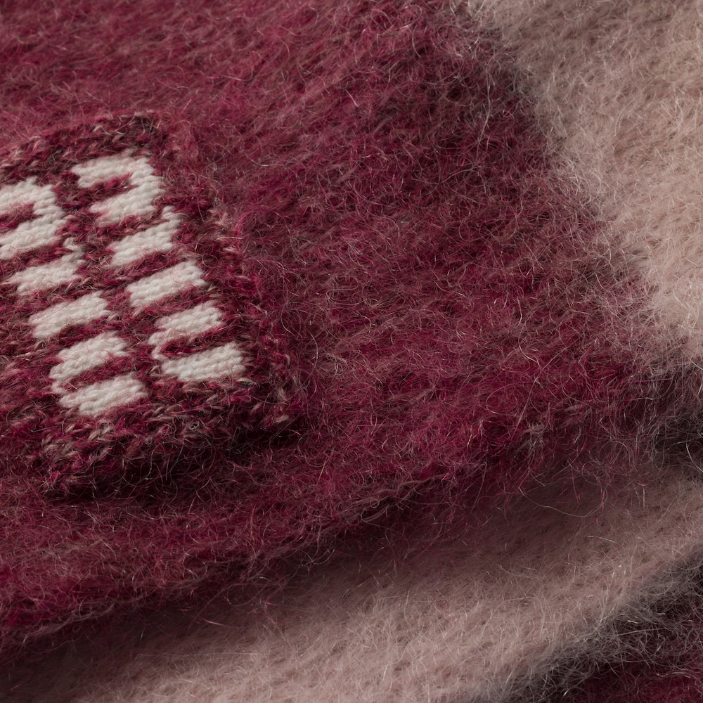 Wool scarf with fringes