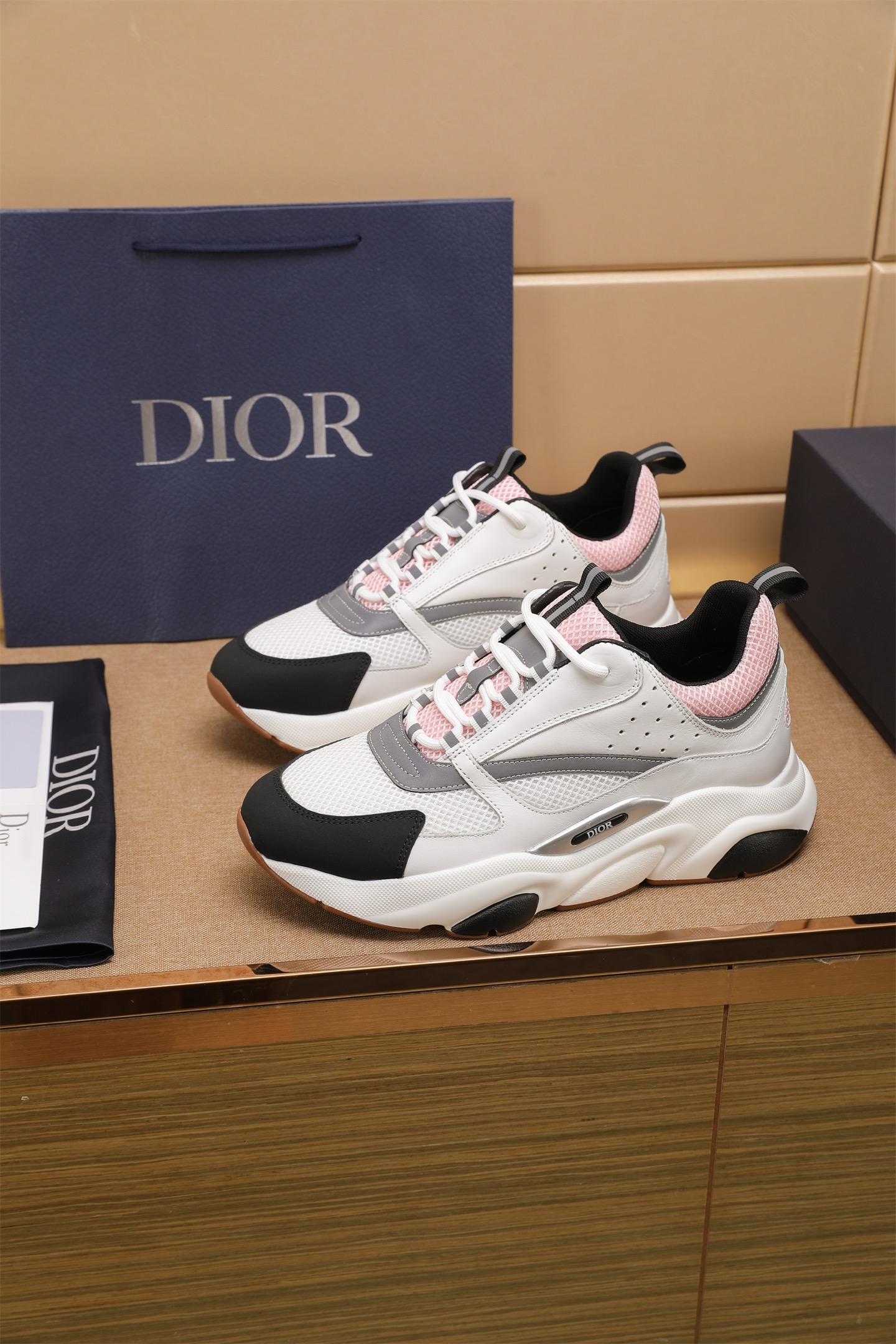 Christian Dior B22
