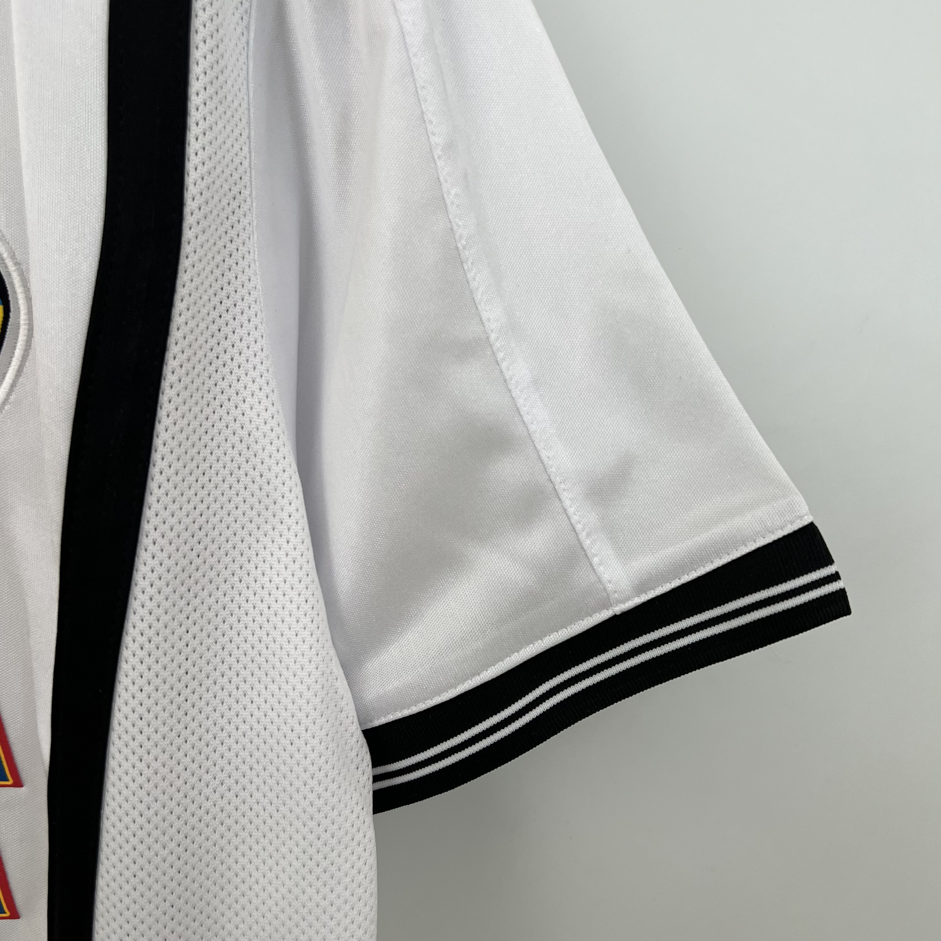 2000/2001 Valencia Home Retro Football Shirt