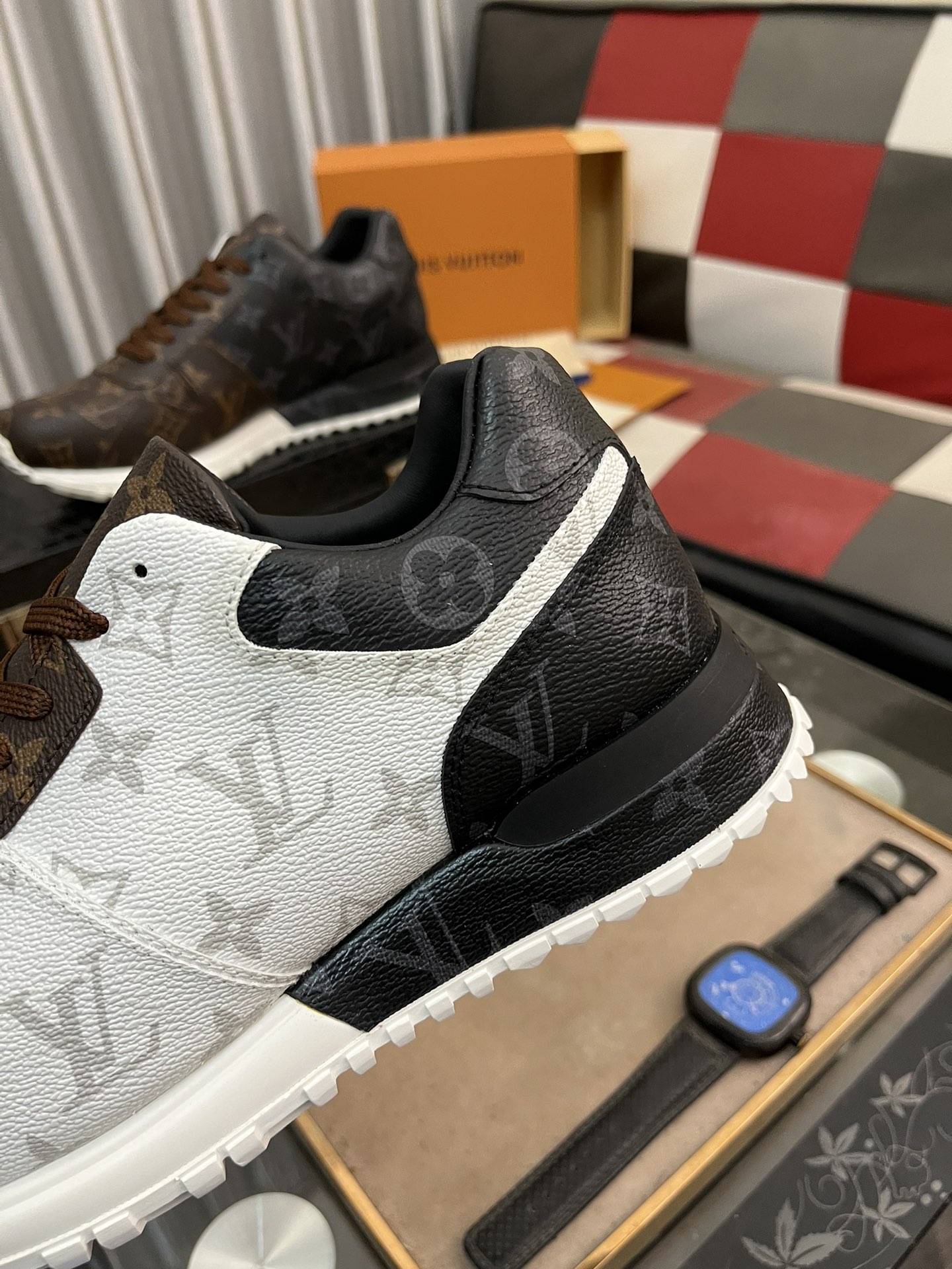LV Louis vuitton Run Away
