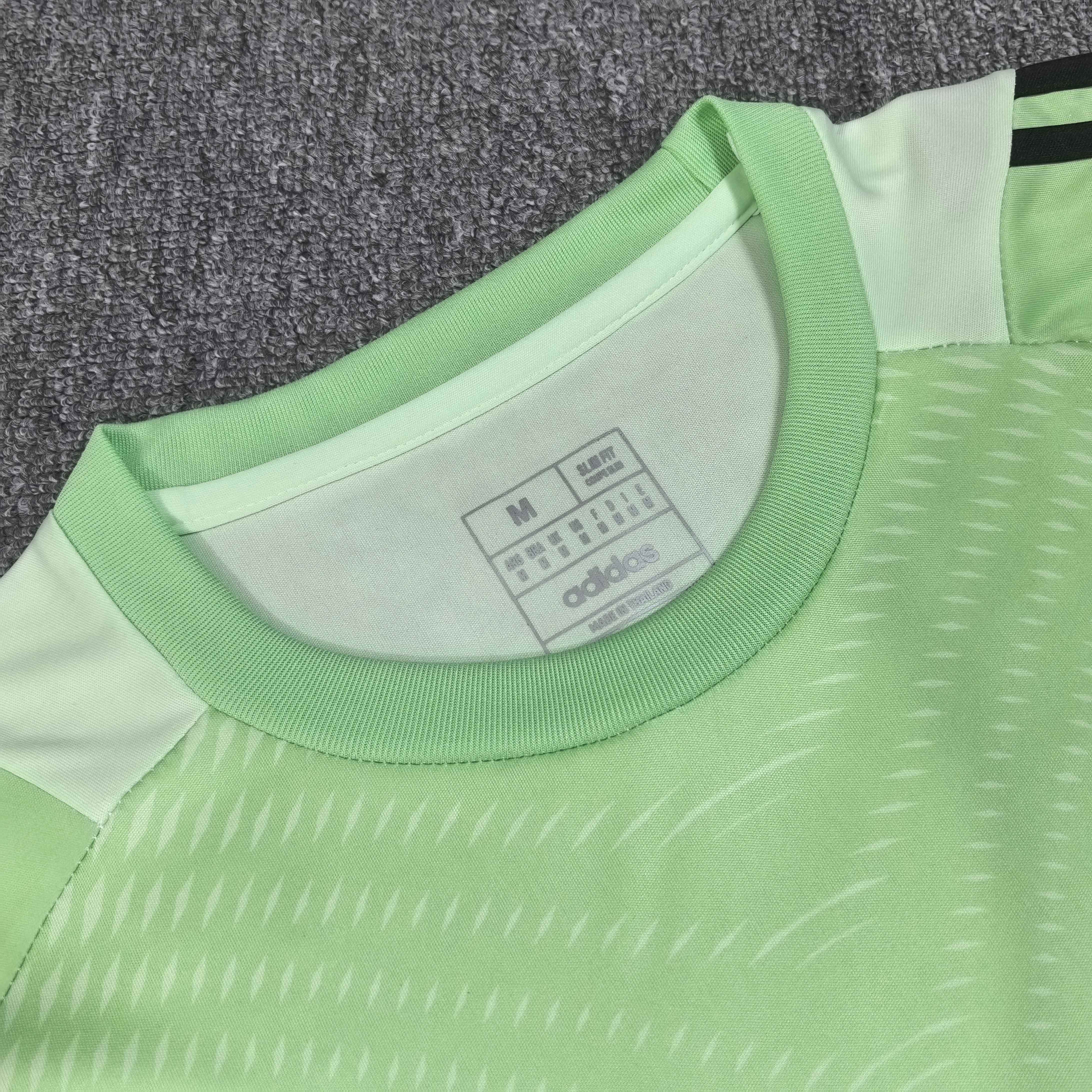 2025/2026 Newcastle United Goalkeeper Football Shirt （Fans）