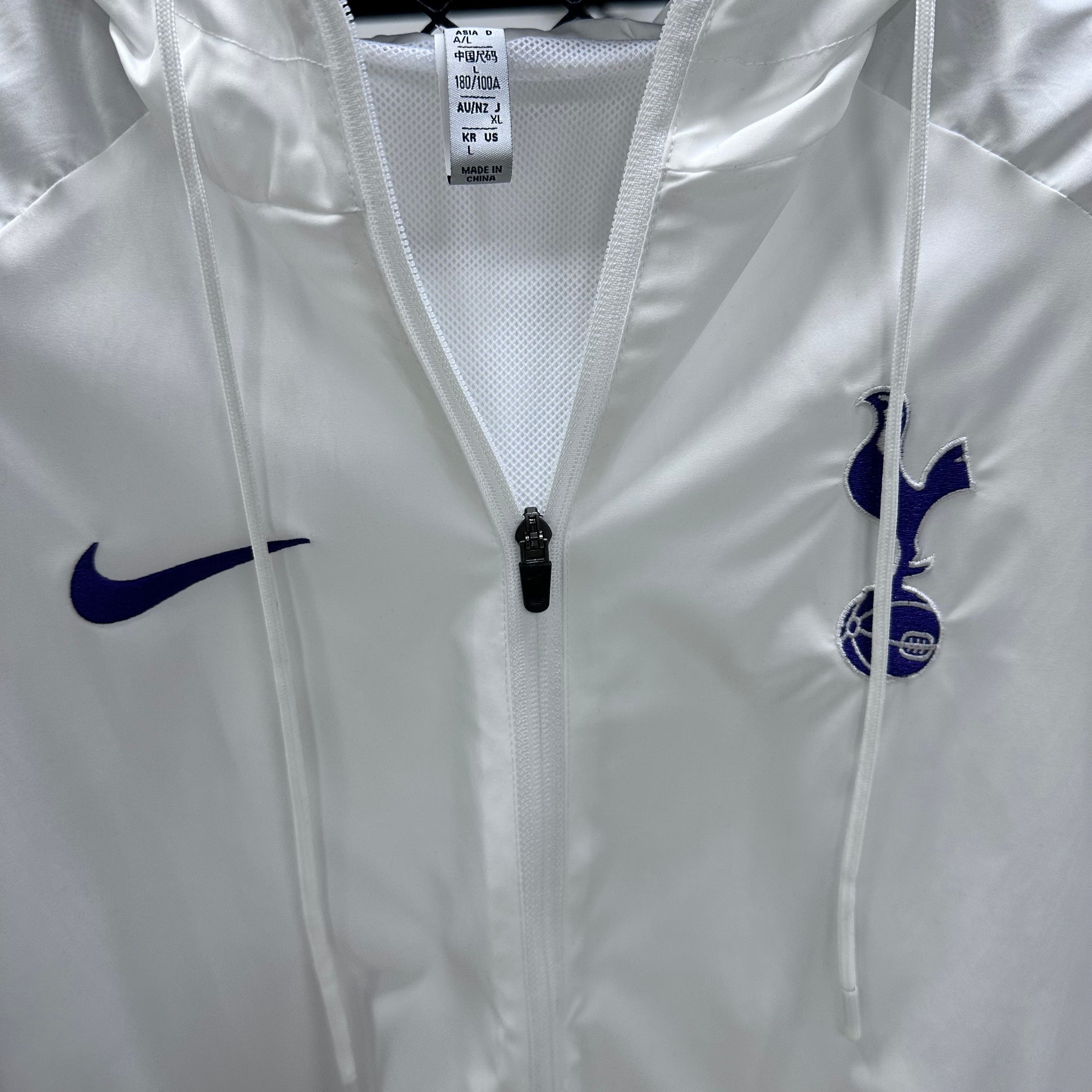 2025/2026 R Tottenham Hotspur long-sleeved hooded football windbreaker