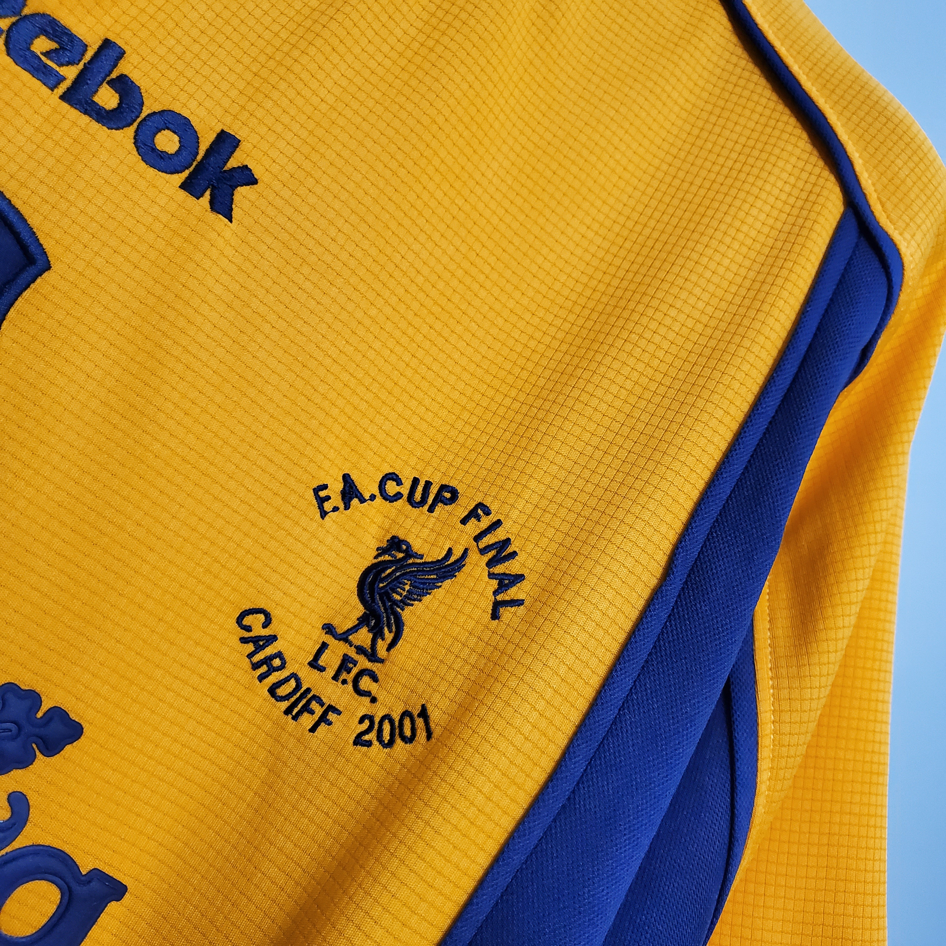 2001 Liverpool Retro Home Football Shirt