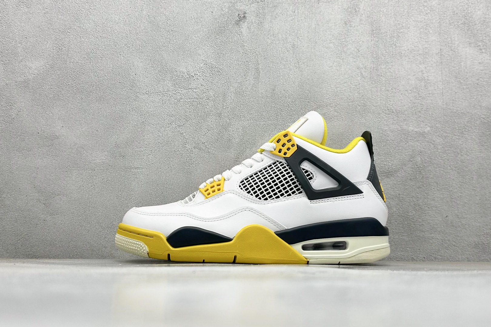 Nike Air Jordan AJ4