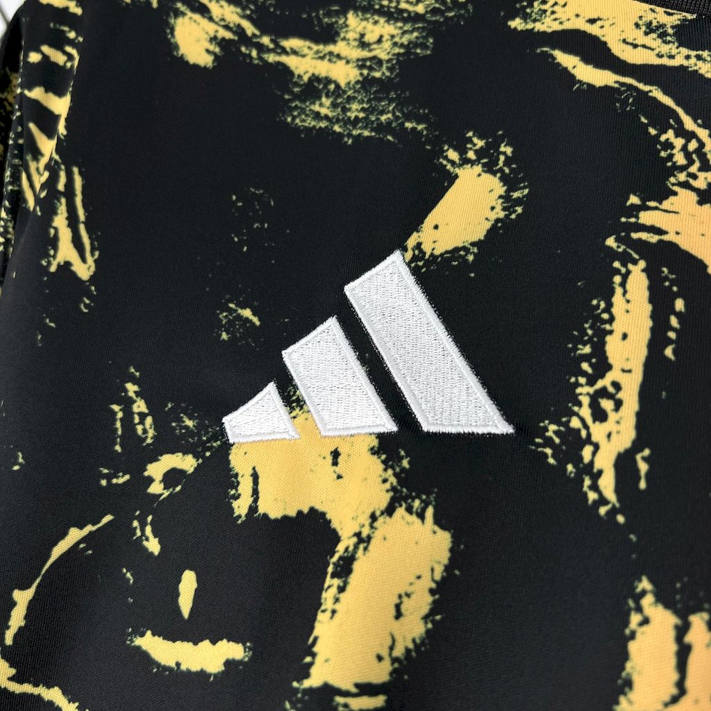 2025/2026 Newcastle United Pre-match Training Football Shirt （Fans）