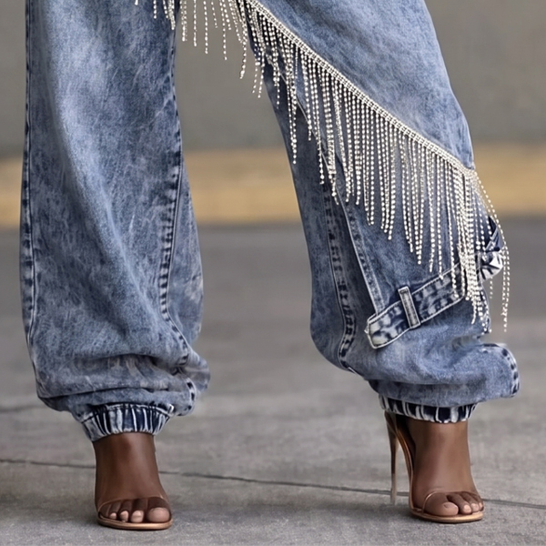 HIGH-WAISTED JEANS