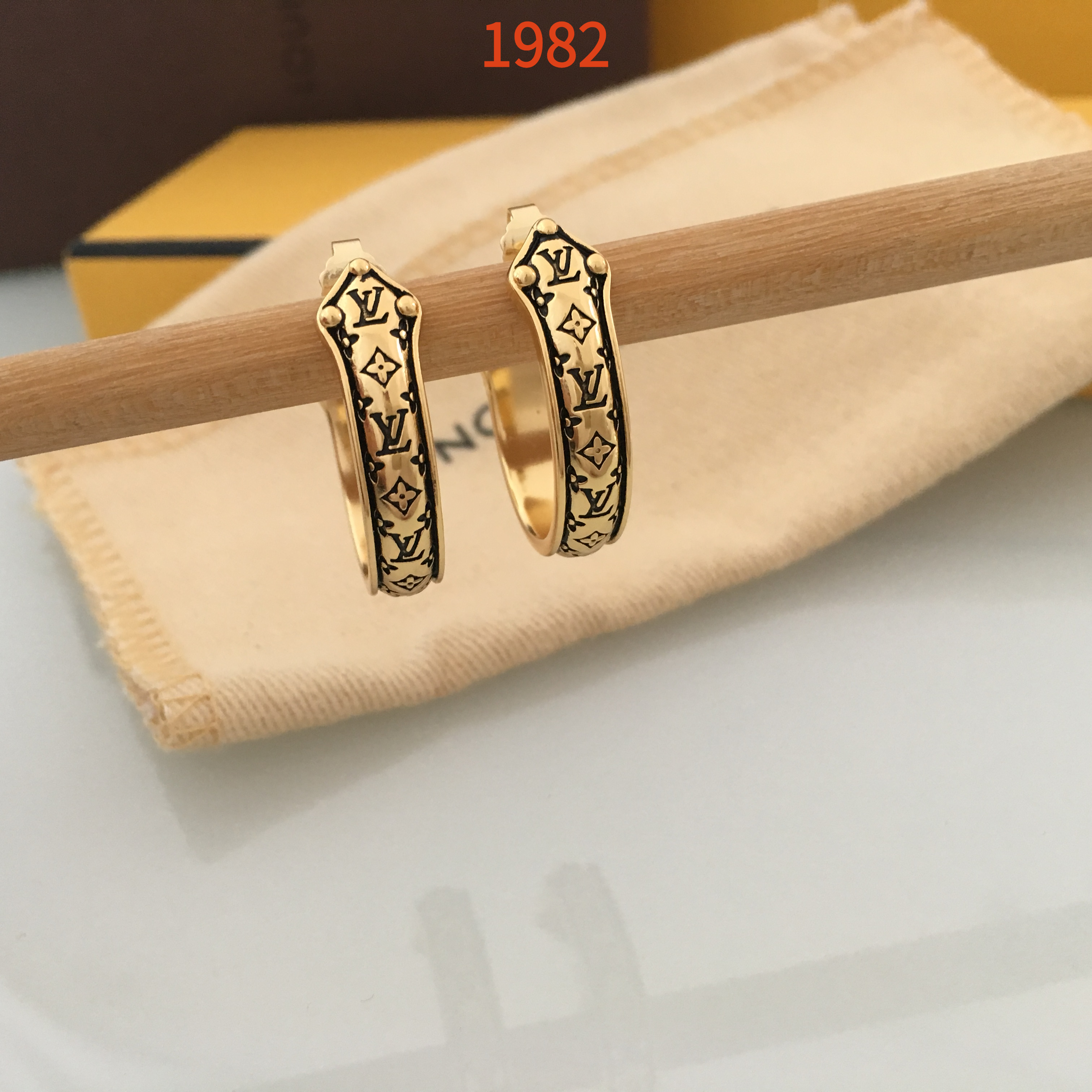 Earrings jewelry,no box,JC18 1981 1982 - qinlai888