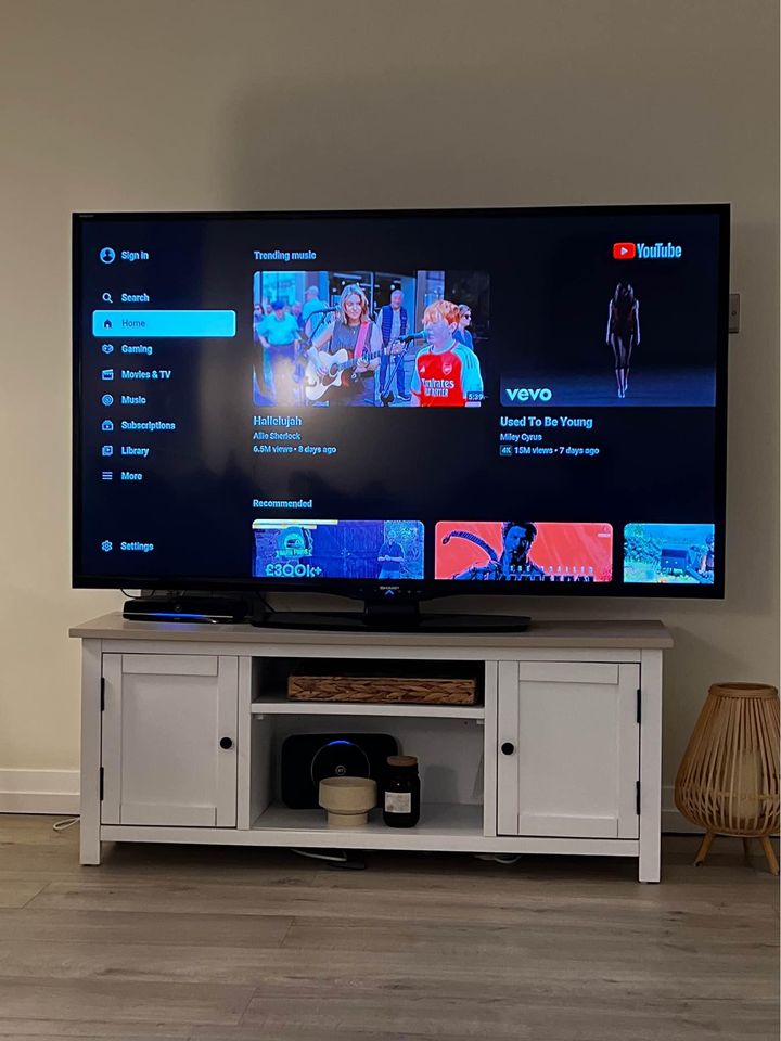 SHARP TV 55 inches