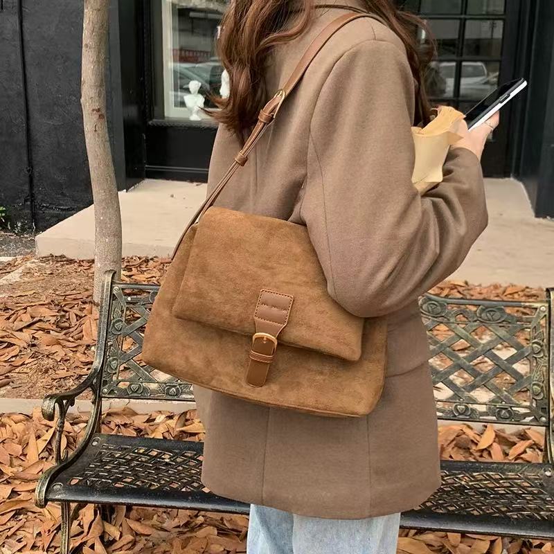 2025 Korean-style women's bag - New autumn-winter vintage style suede shoulder bag with underarm strap, casual small square bag, crossbody bag