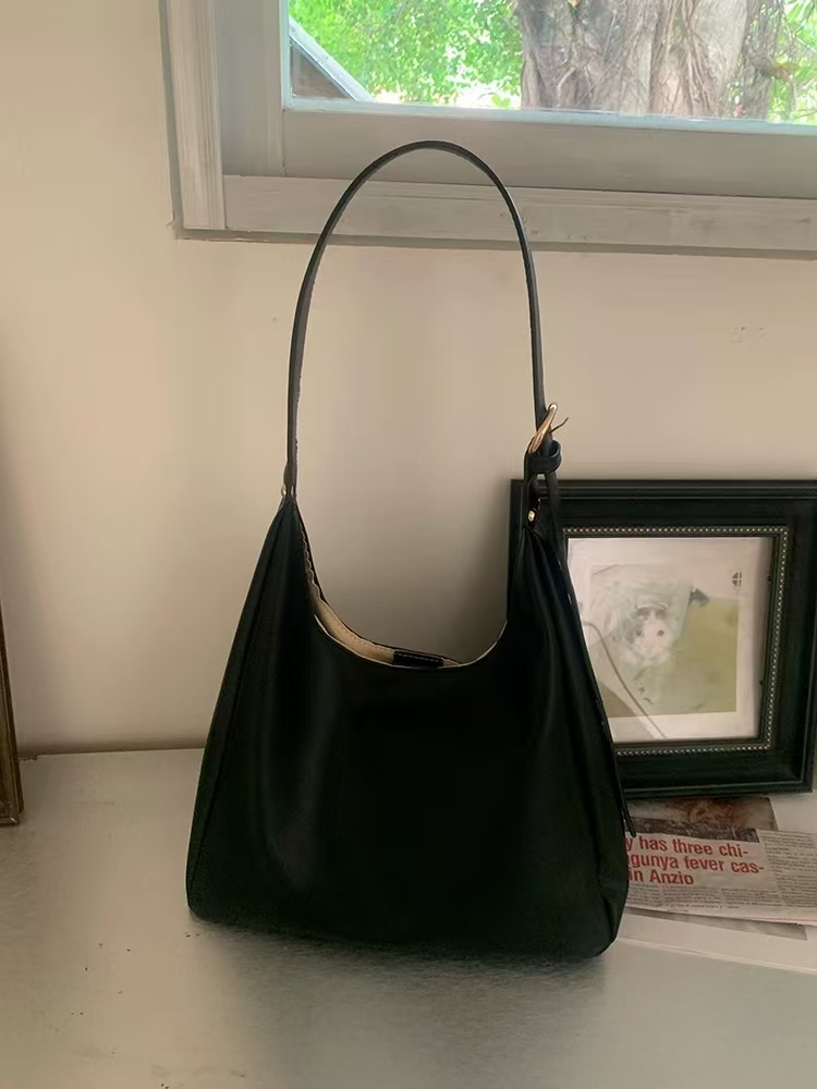 Simple and spacious bag for women, 2025 new style, fashionable and versatile, casual shoulder bag for students, commuting cross-body tote bag