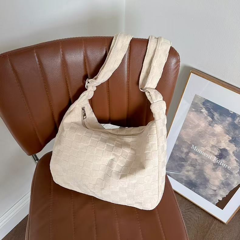 Large-capacity bag for women, new 2025 winter model, single-shoulder bag for college students during classes, cross-body bag with checkered pattern for commuting, tote bag