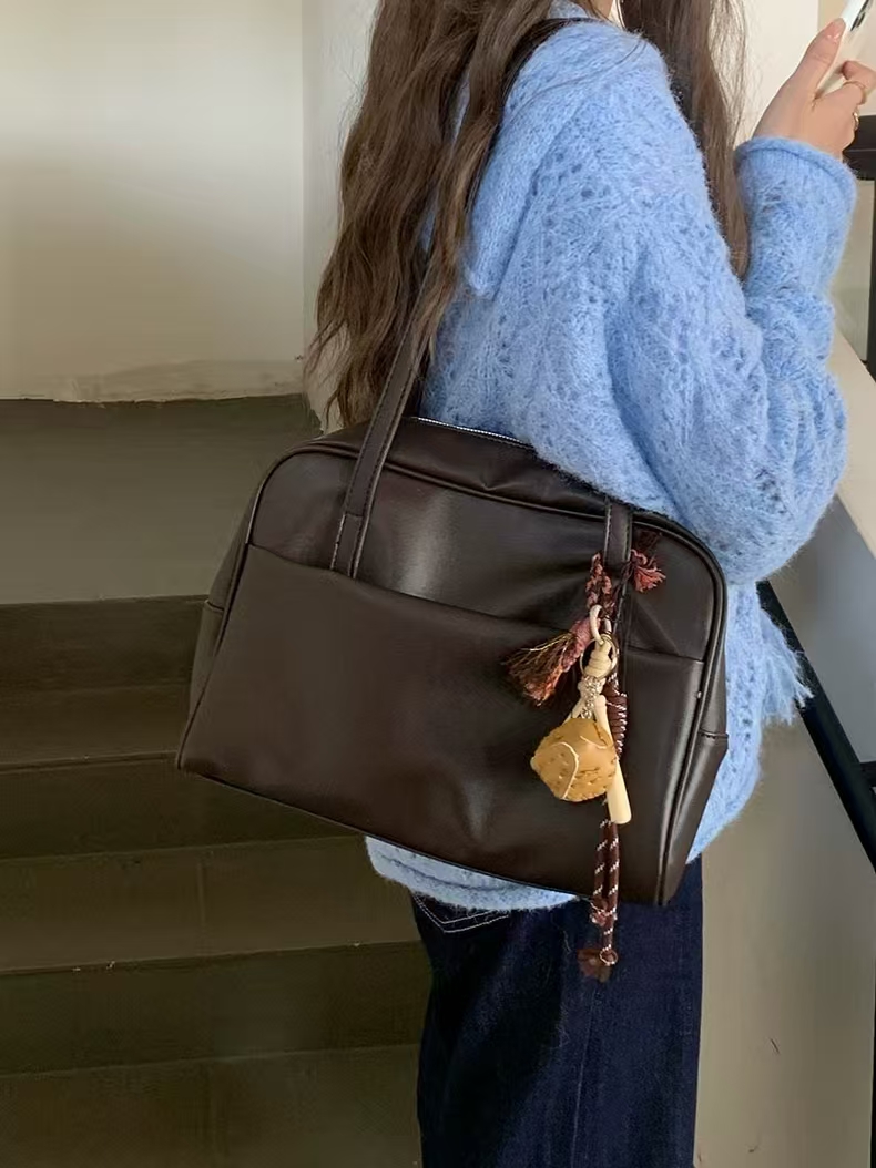 Korean version large capacity crossbody bag for women in autumn 2025 - vintage style underarm bag that is versatile and large-capacity tote bag