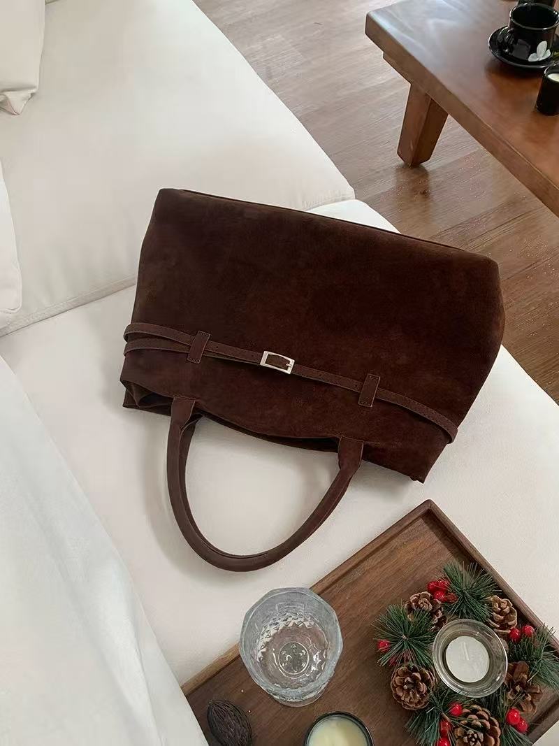 Fashionable retro velvet matte large capacity handbag for ladies, 2025 autumn-winter new style, simple and casual large bag