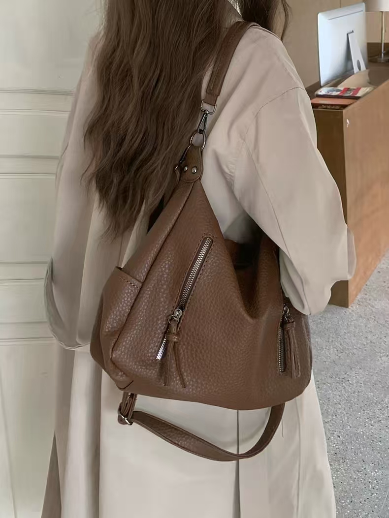 2025 New Trendy Fashion Retro Tote Bag with Shoulder Strap, Small but Large Capacity Handbag for Women, Korean Small-Scale Unique Design, Suitable for Commuting